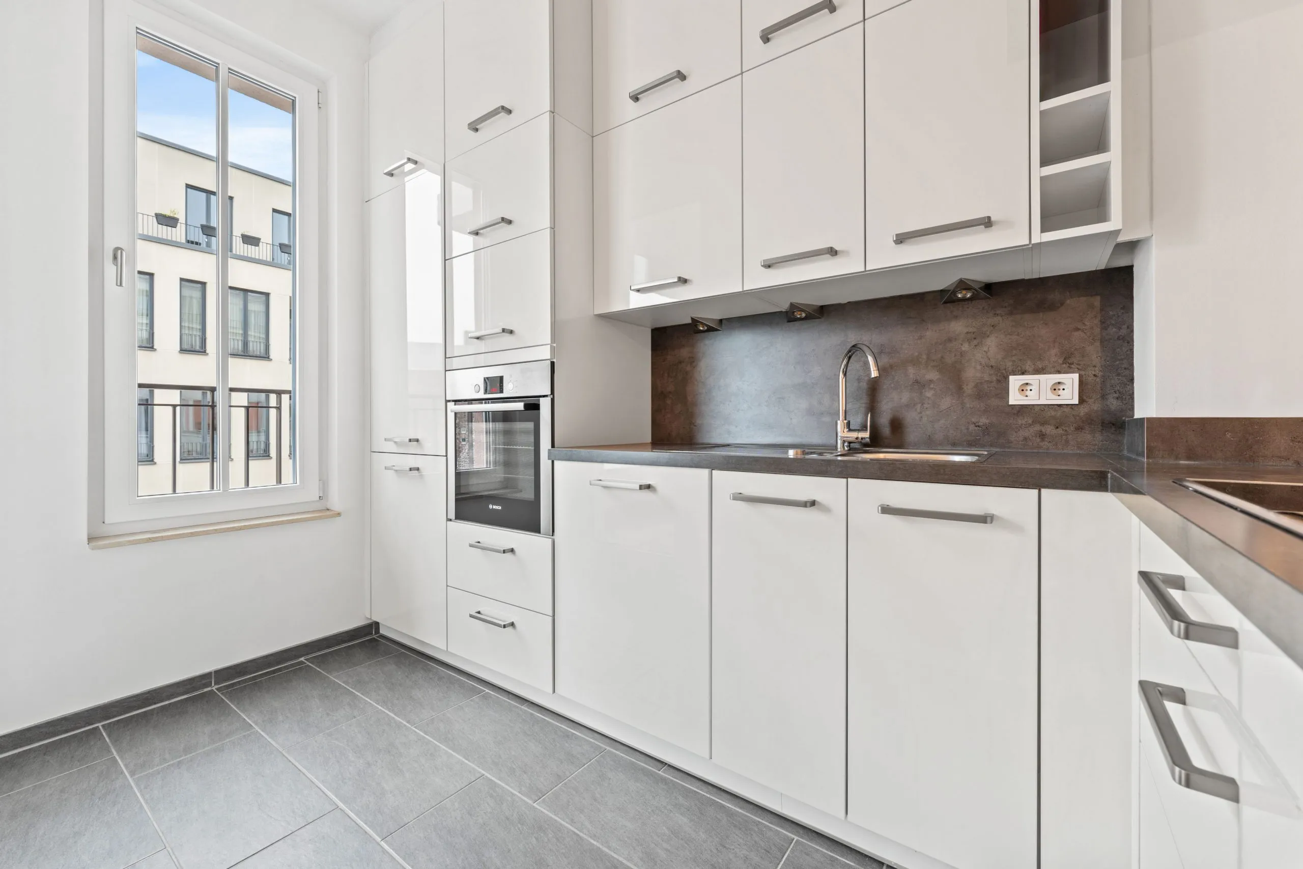 Wohnen in Berlins Mitte: ca. 83 m² - bezugsfreie 3 Zimmer & Loggia („Beuth-Höfe“), opt. TG-Platz – Bild 3