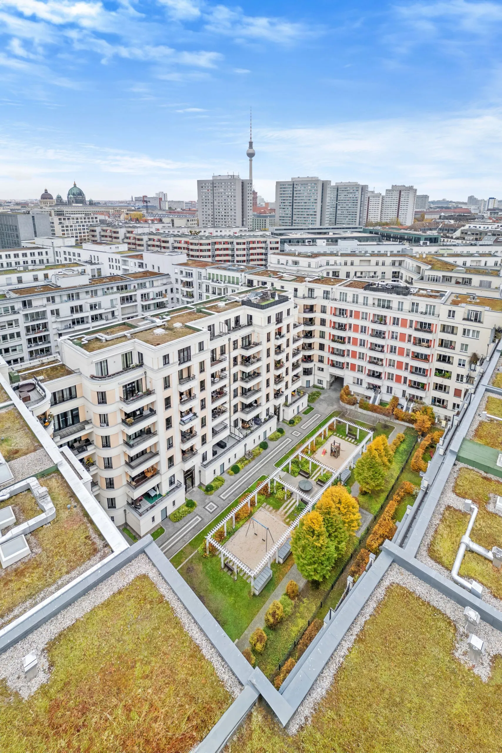 Wohnen in Berlins Mitte: ca. 83 m² - bezugsfreie 3 Zimmer & Loggia („Beuth-Höfe“), opt. TG-Platz – Bild 11