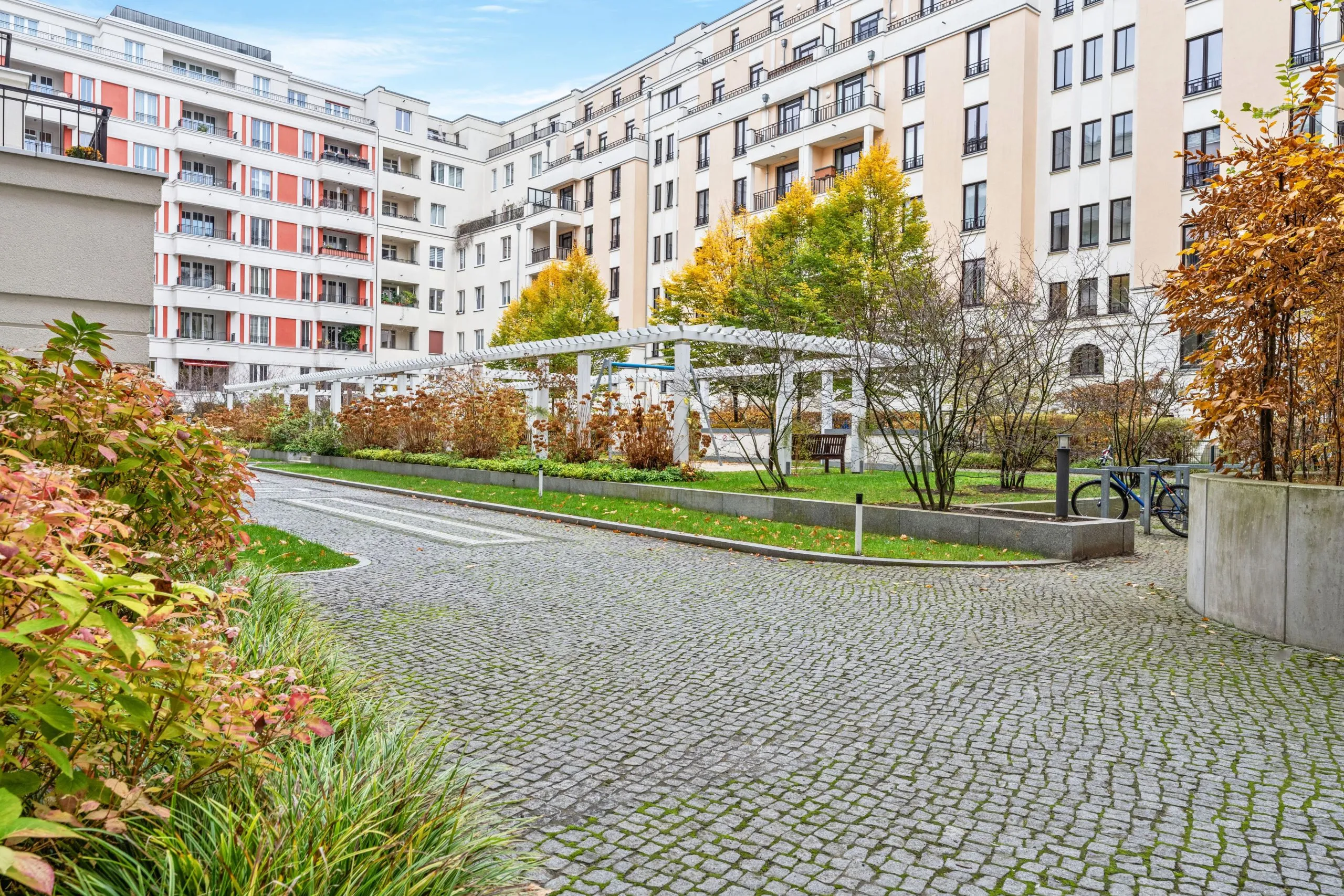 Wohnen in Berlins Mitte: ca. 83 m² - bezugsfreie 3 Zimmer & Loggia („Beuth-Höfe“), opt. TG-Platz – Bild 9
