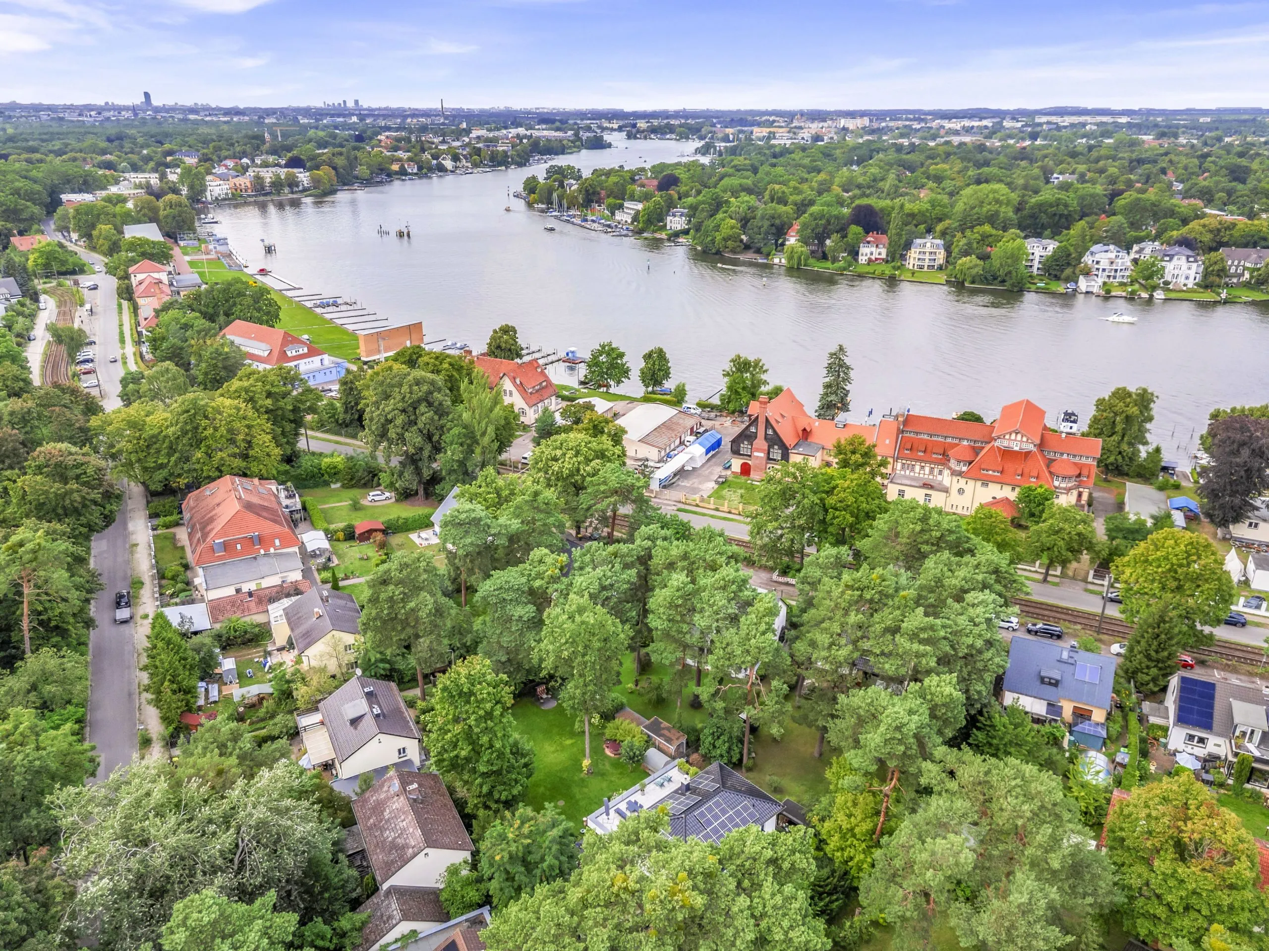 Einfamilienhaus –mit Geschichte &Potenzial– ca. 130 m² Wohnen auf 870 m² Grund, Wald &Wasser nebenan – Bild 2