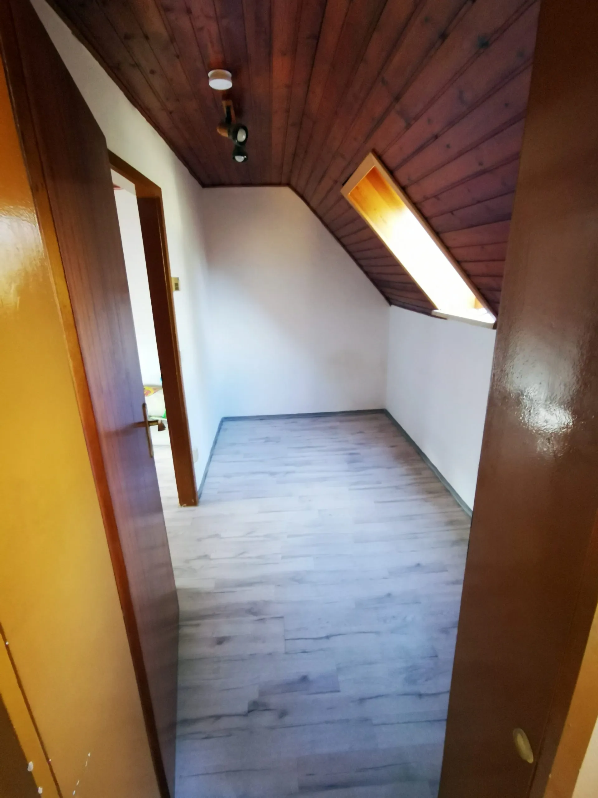 Einfamilienhaus in Berlin-Rudow (bezugsfrei) – 4 Zi. ca. 109 m² Wohnfläche plus ca. 56 m² Souterrain – Bild 6