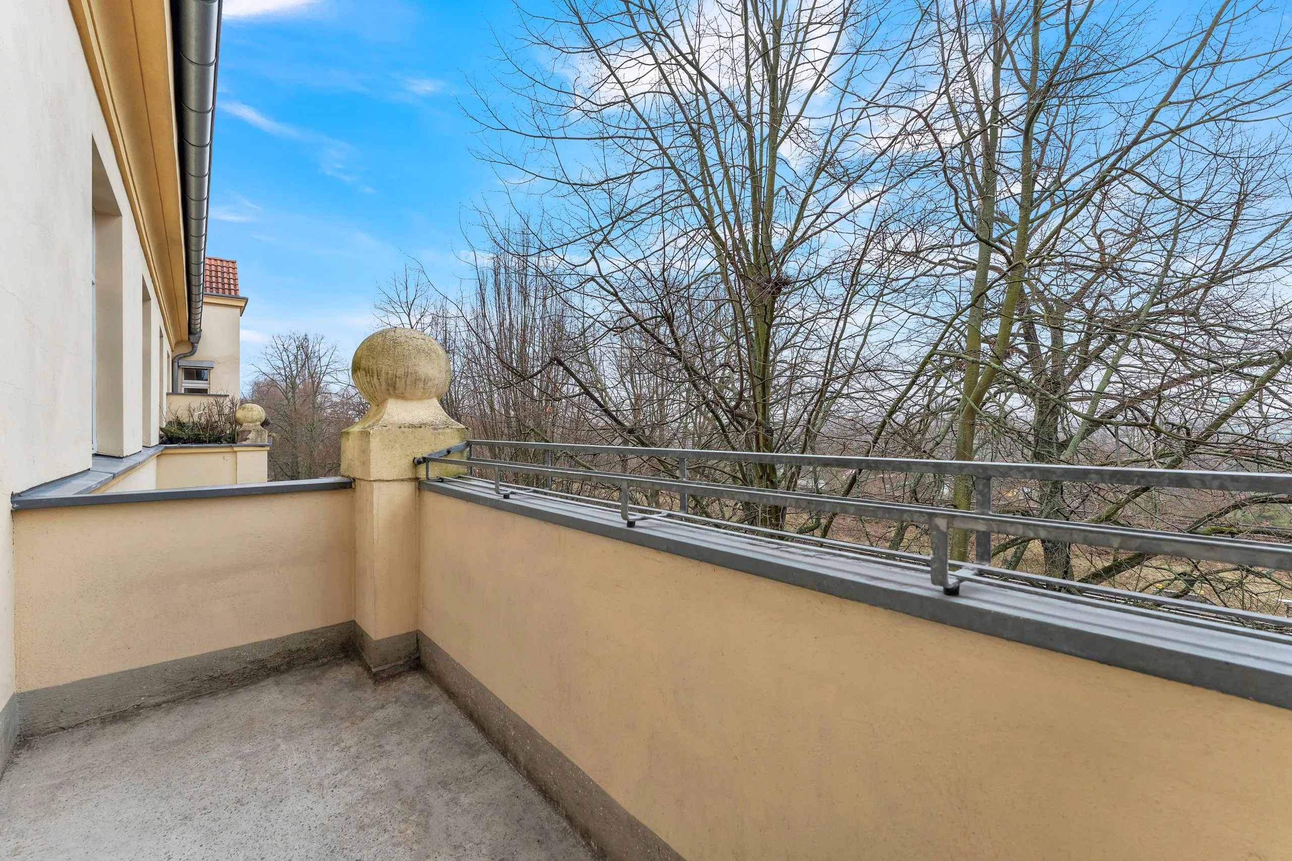 Schicke 3-Zimmer-WE, Balkon & Blick ins Grüne: ca. 75 m² am Plänterwald (bezugsfrei & renoviert) – Bild 12