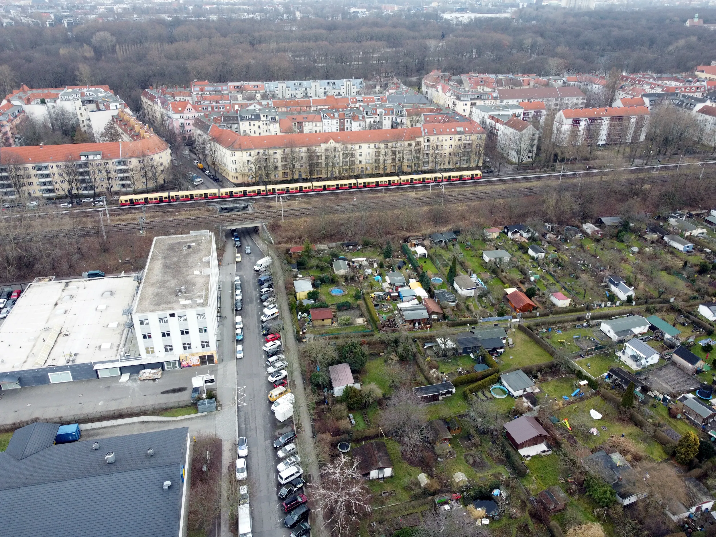 Schicke 3-Zimmer-WE, Balkon & Blick ins Grüne: ca. 75 m² am Plänterwald (bezugsfrei & renoviert) – Bild 8