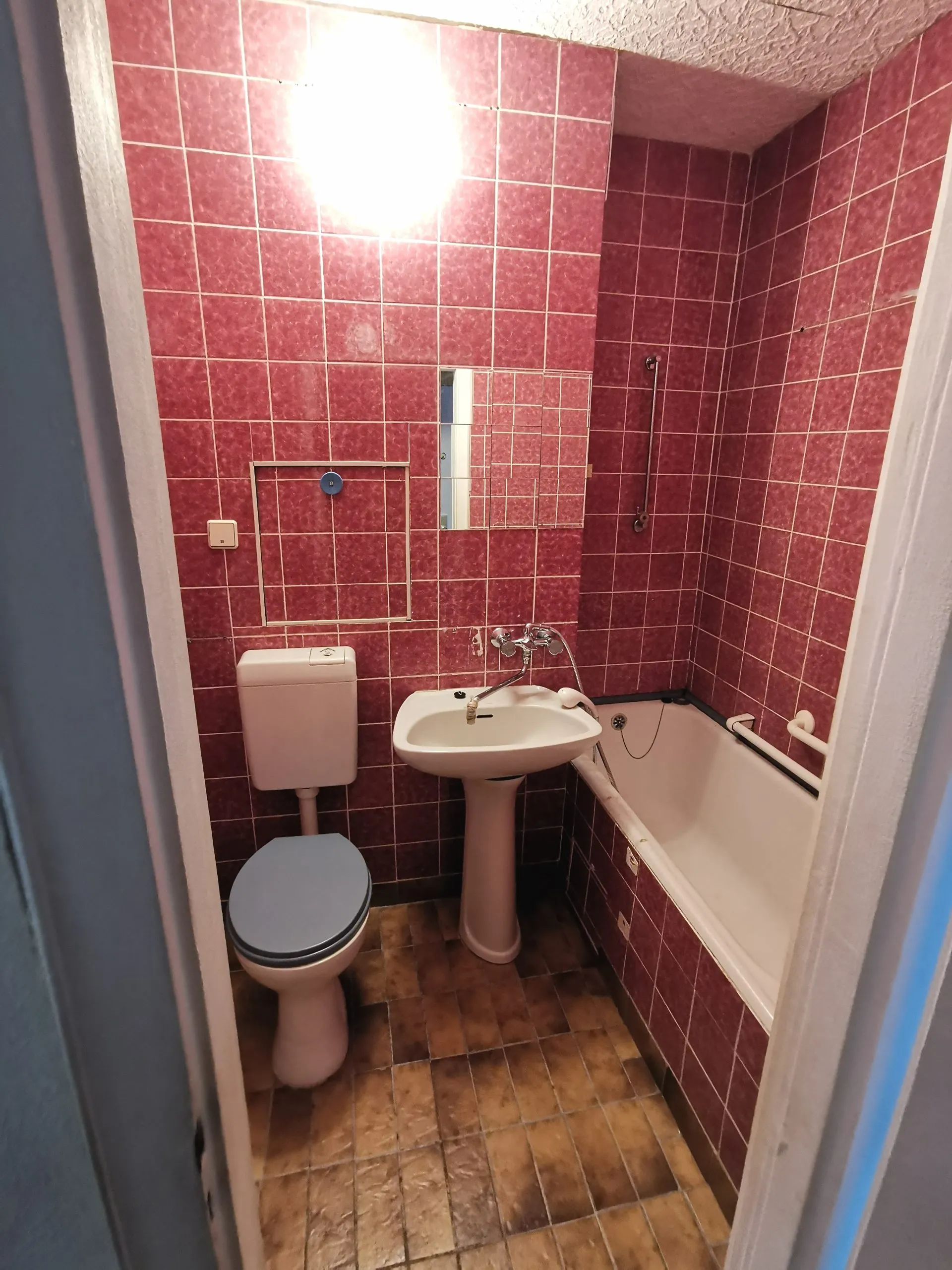 Berlin-Mitte: 2-Zimmer ETW ca. 47 m² - bezugsfrei, Renovierungs- /Handwerkerobjekt – Bild 2