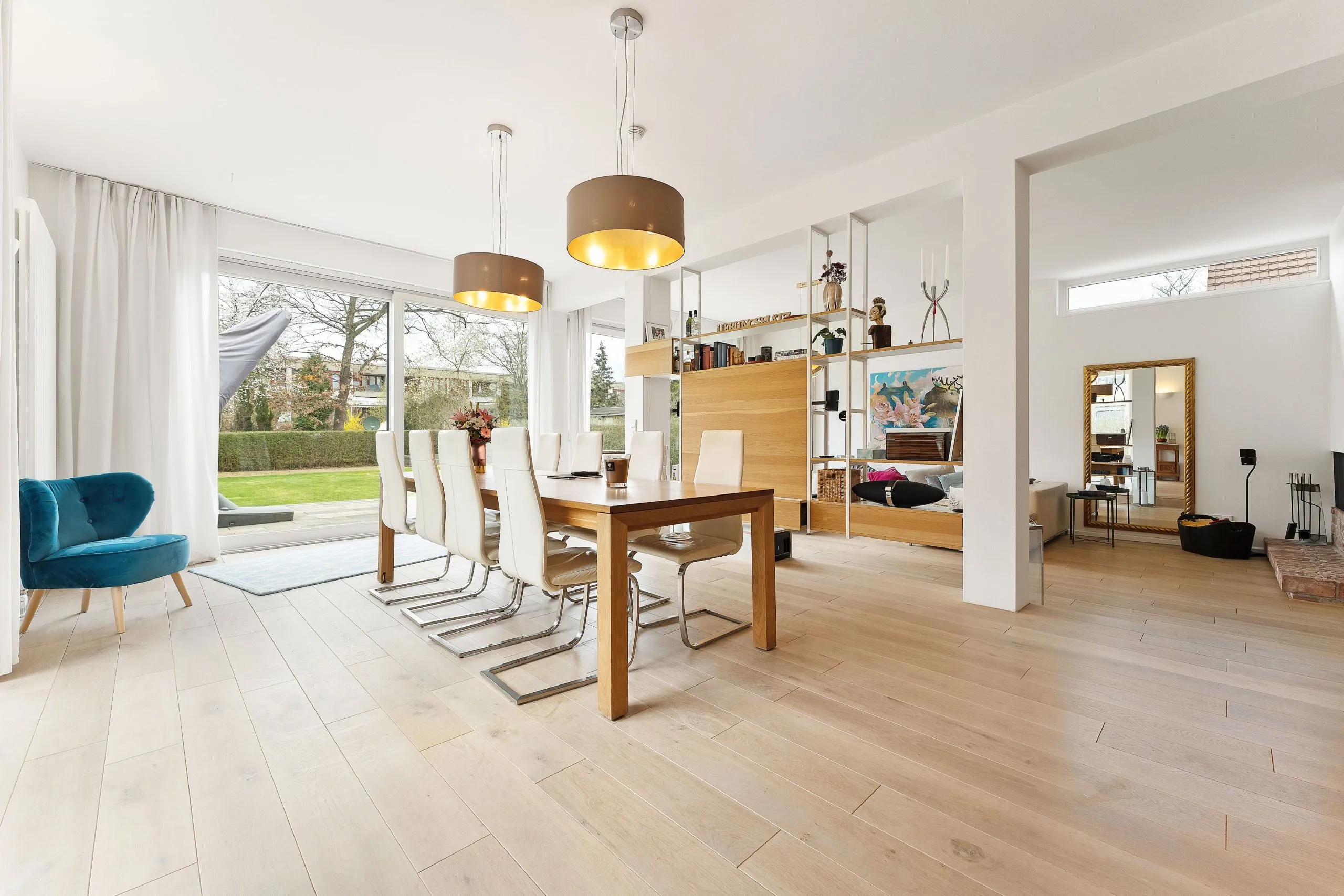 Villa in Zehlendorf - 7 Zimmer mit ca. 260 m² Wohn- und ca. 116 m² Nutzfläche auf 1.000 m² Grund – Bild 1