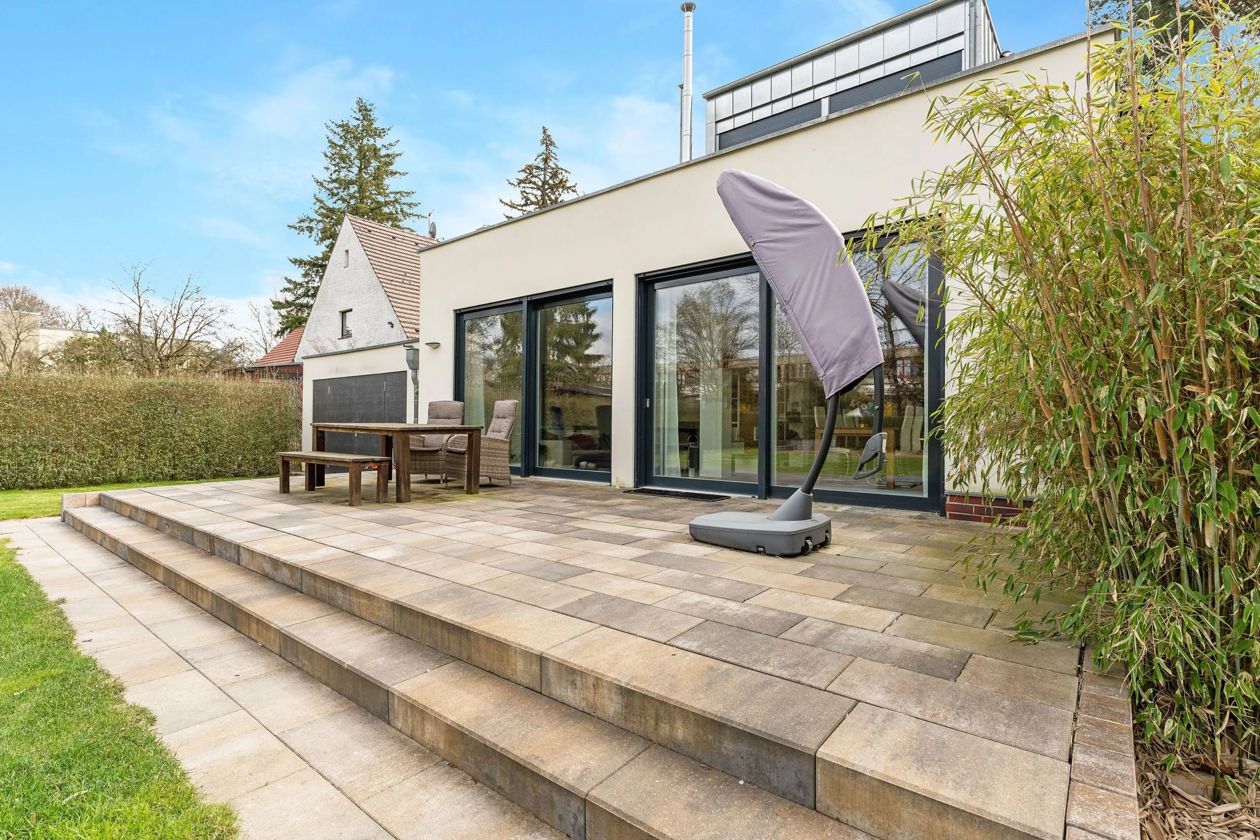 Villa in Zehlendorf - 7 Zimmer mit ca. 260 m² Wohn- und ca. 116 m² Nutzfläche auf 1.000 m² Grund – Bild 18