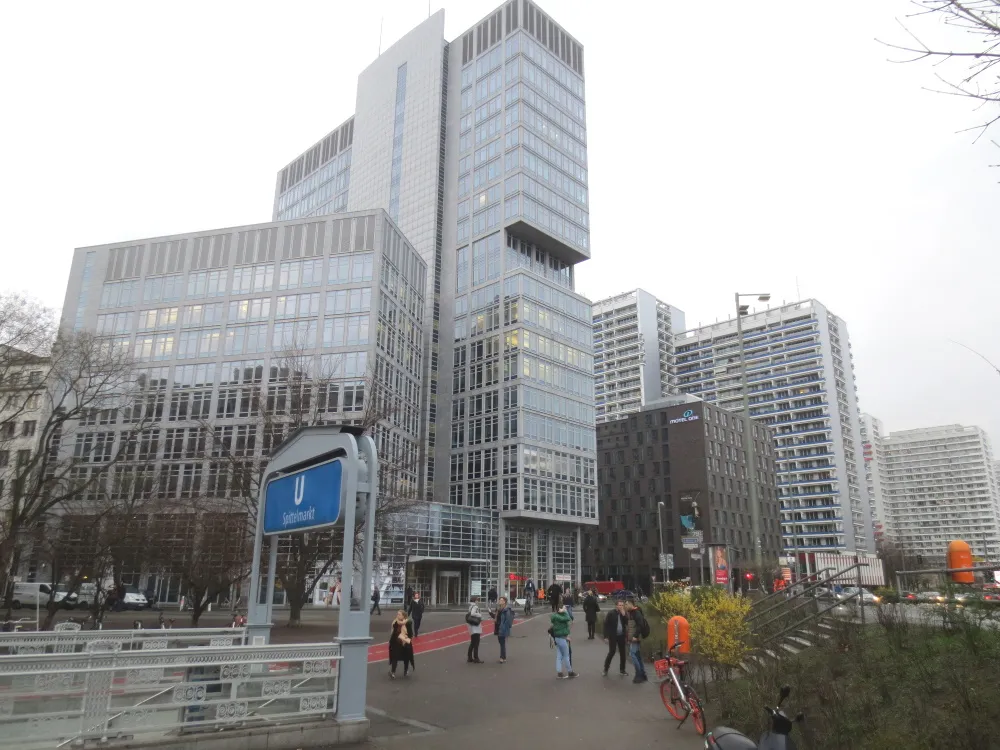 Ein Schmuckstück in Berlins Mitte: Penthouse-Wohnung ca. 137 m² - 4 Zimmer & 2 Dachterrassen („Beuth-Höfe“), inkl. TG-Stellplatz – Bild 4