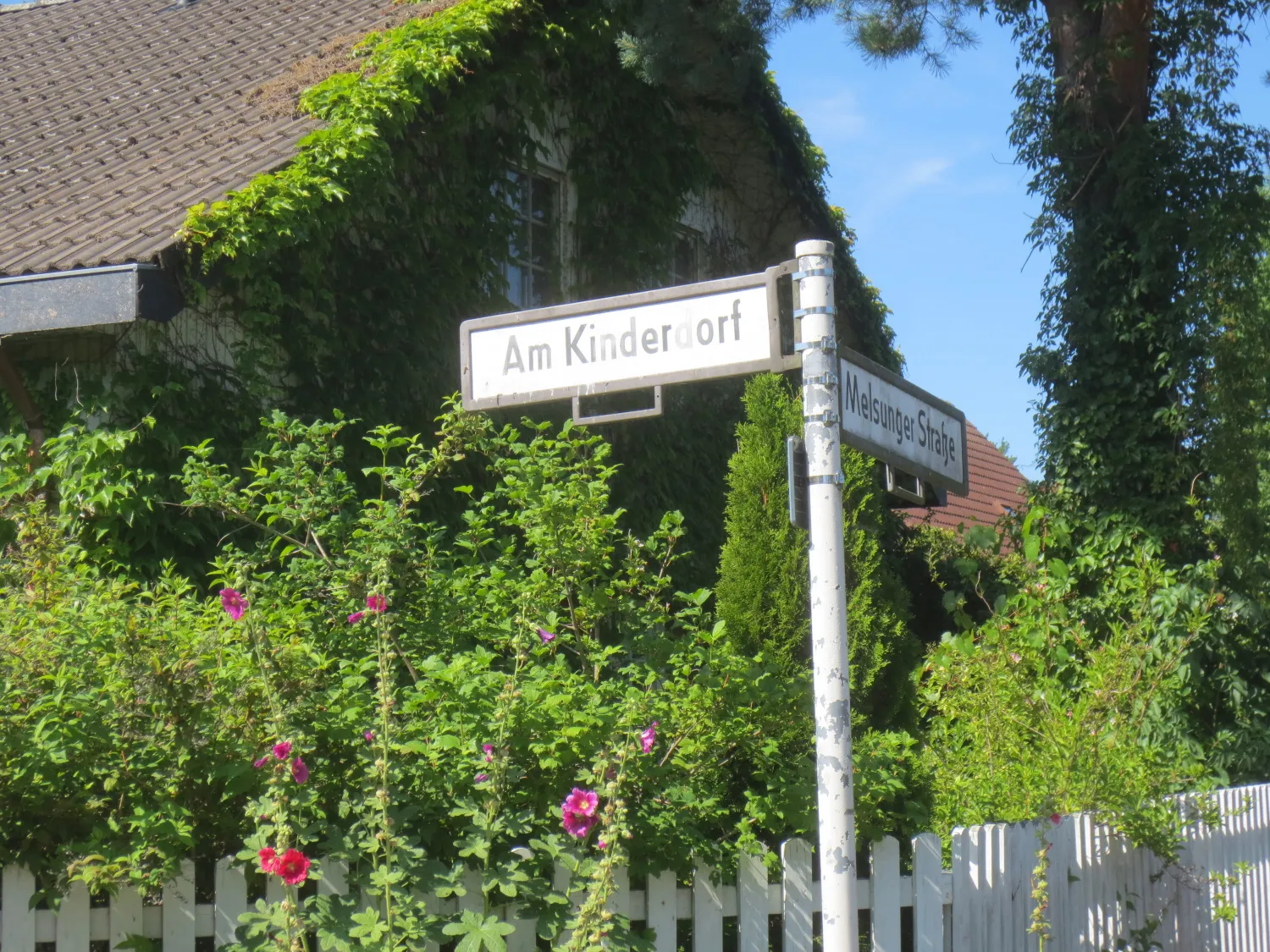 Wohnen in Gatow – „Dorf in der Stadt“: bezugsfreies Einfamilienhaus in sehr schöner Lage, ca. 168 qm Wohnfläche (Renovierungsbedarf) + Doppelgarage zu verkaufen – Bild 5