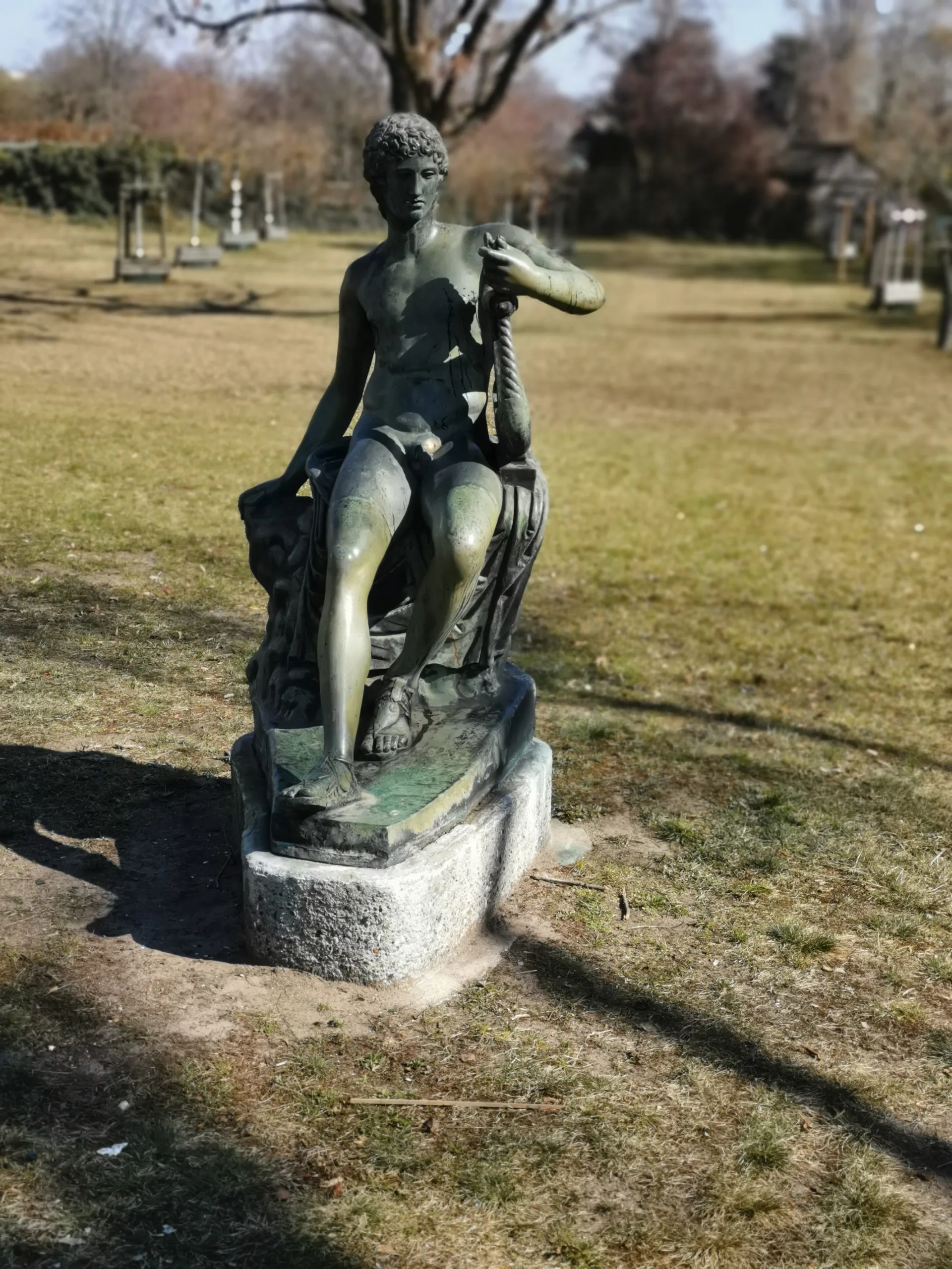 1057-27 Park-Statue