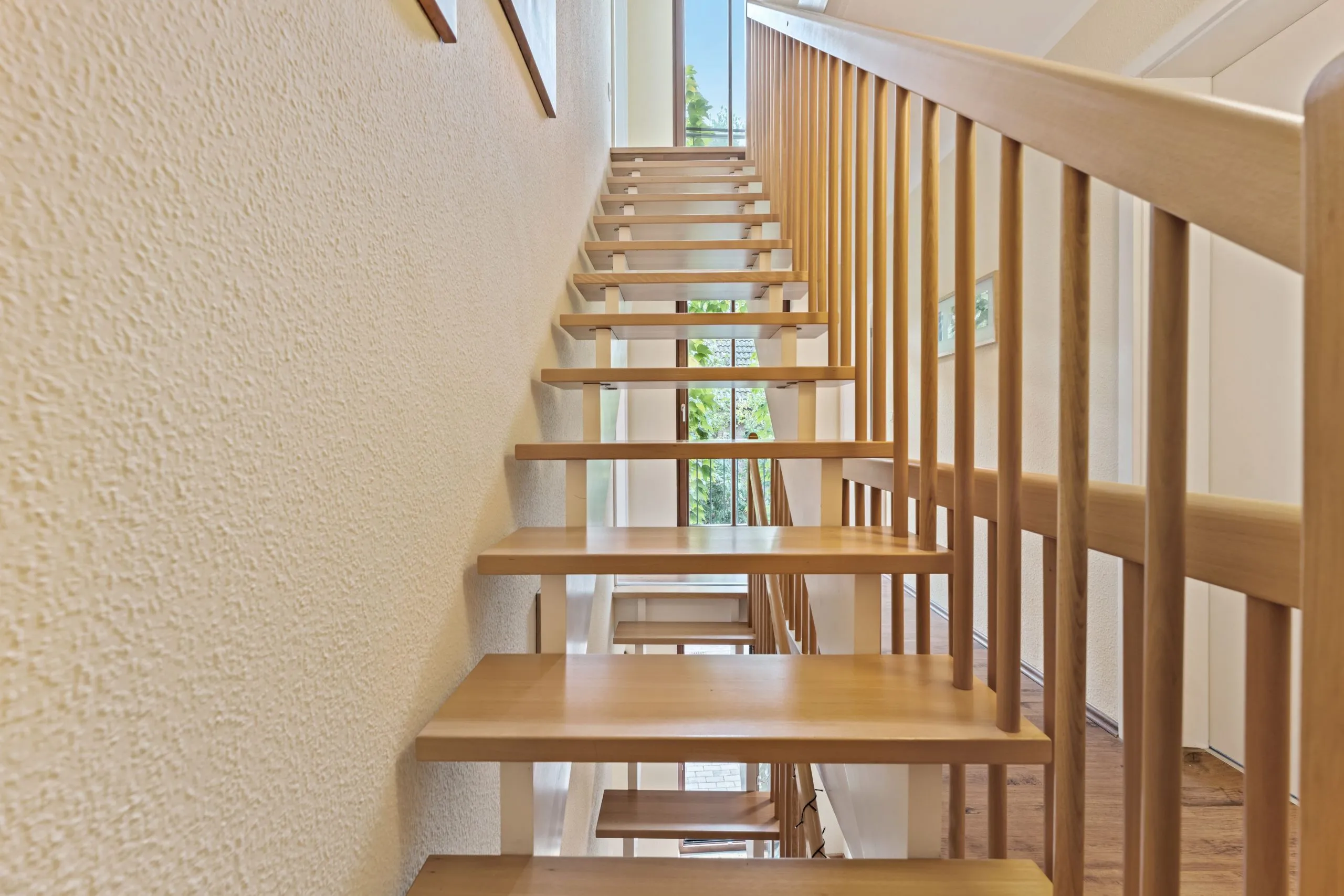 0974-43 Treppe ins DG