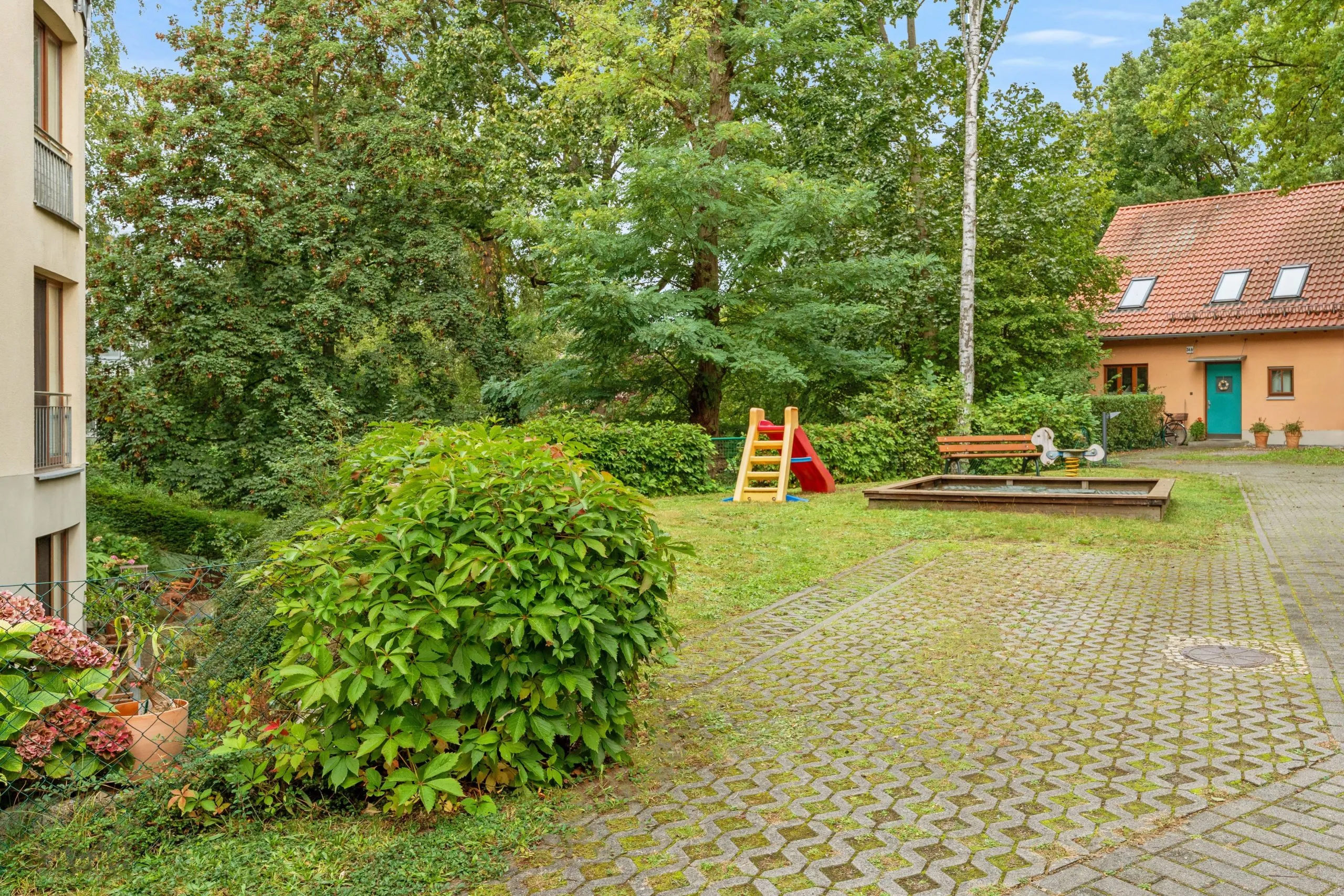 0974-60 Blick in den Garten