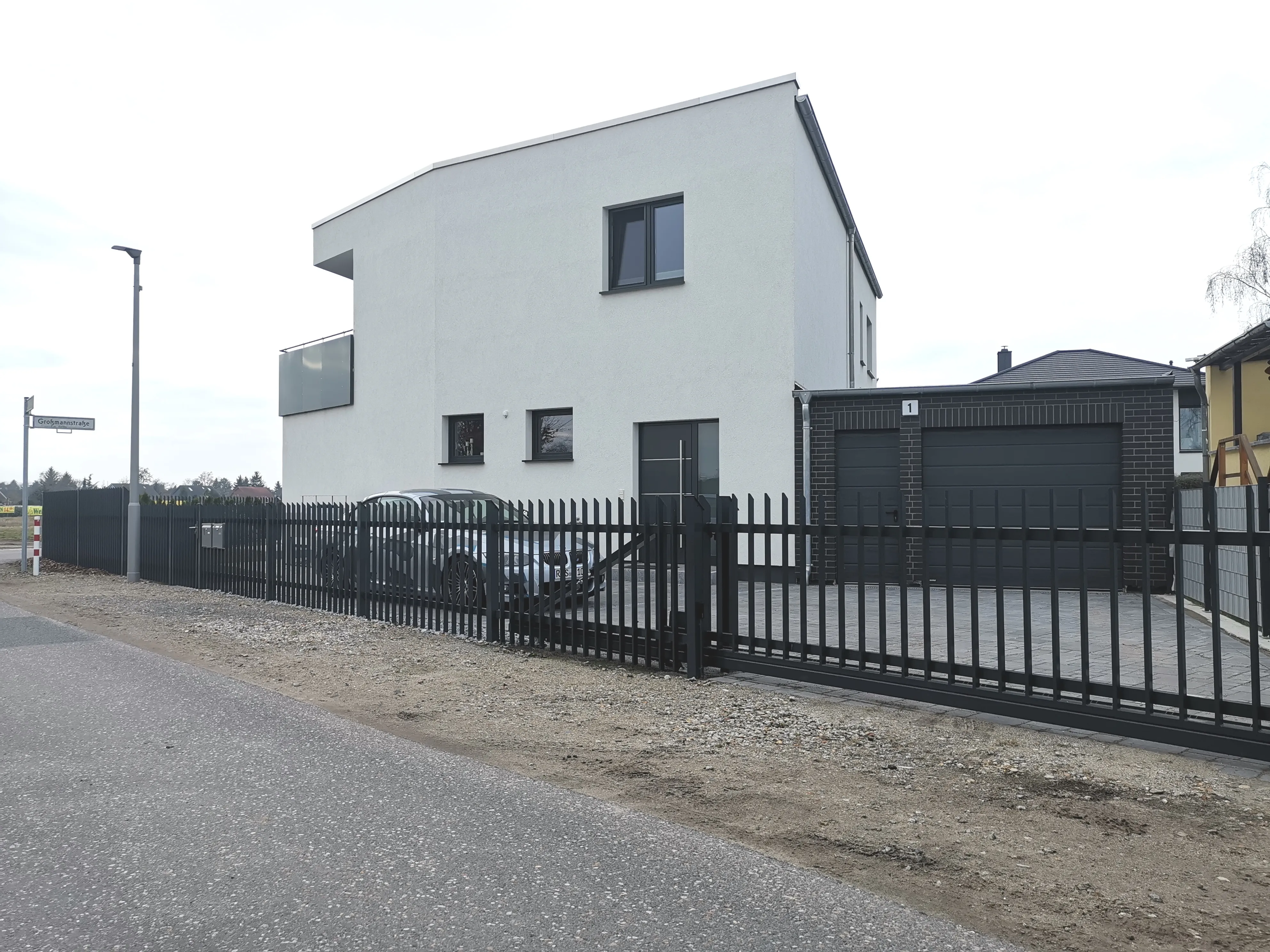 0942-02a Haus und Garage