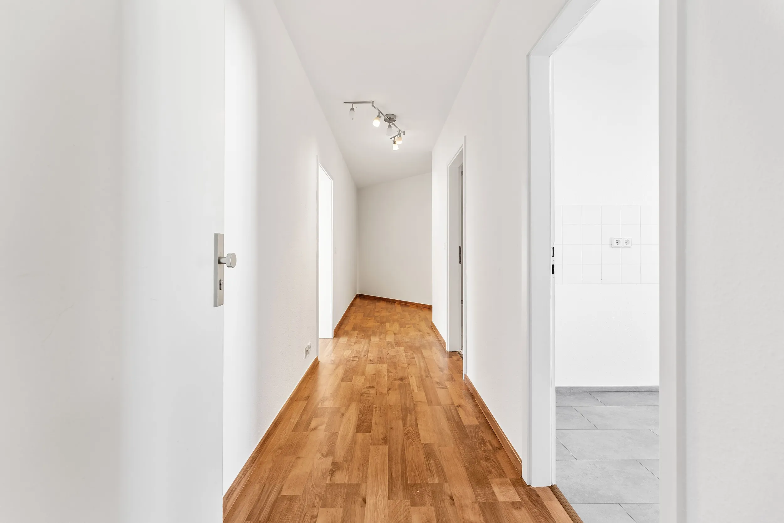 0978-05 Blick in den Flur