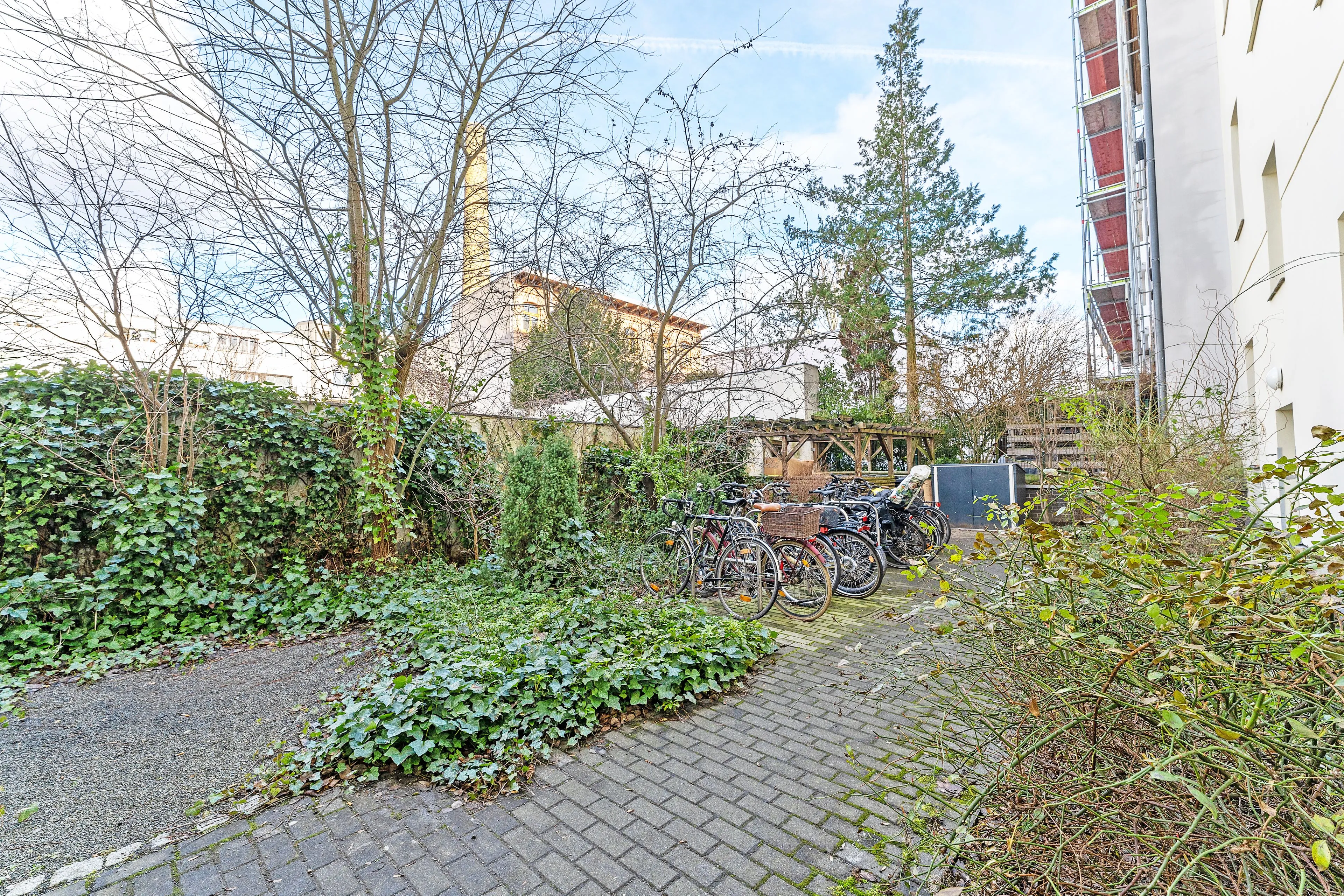 0978-21 Blick in den Hof2