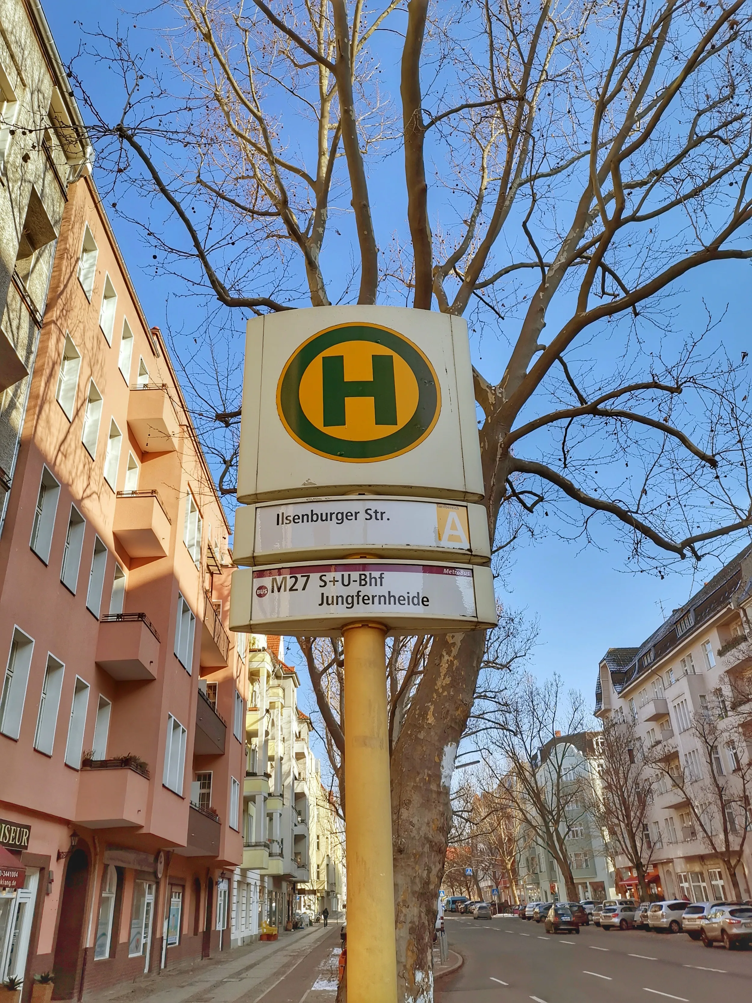 0895-03 Busstation in der Nähe
