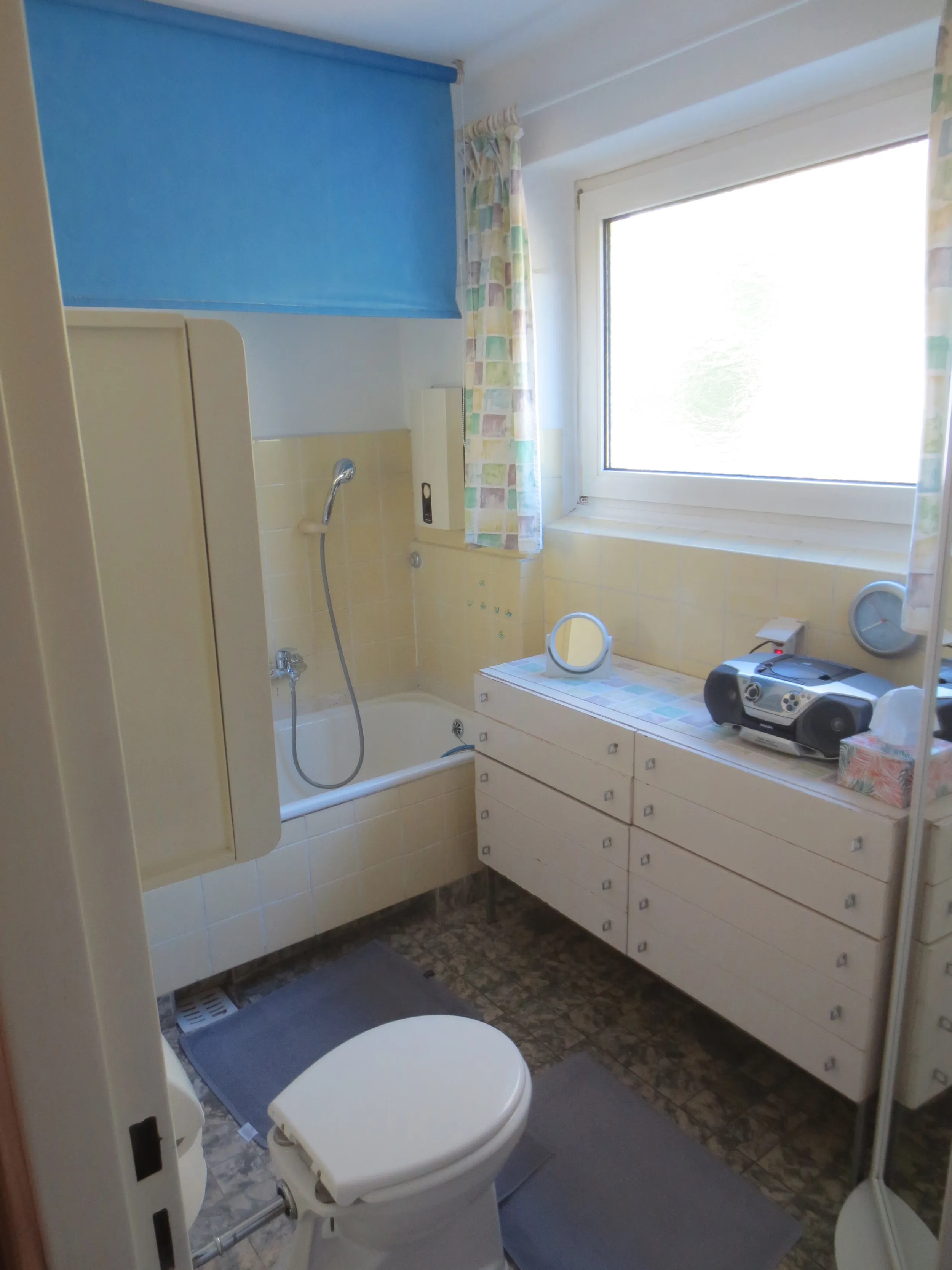 0913-19 Blick ins Bad oben