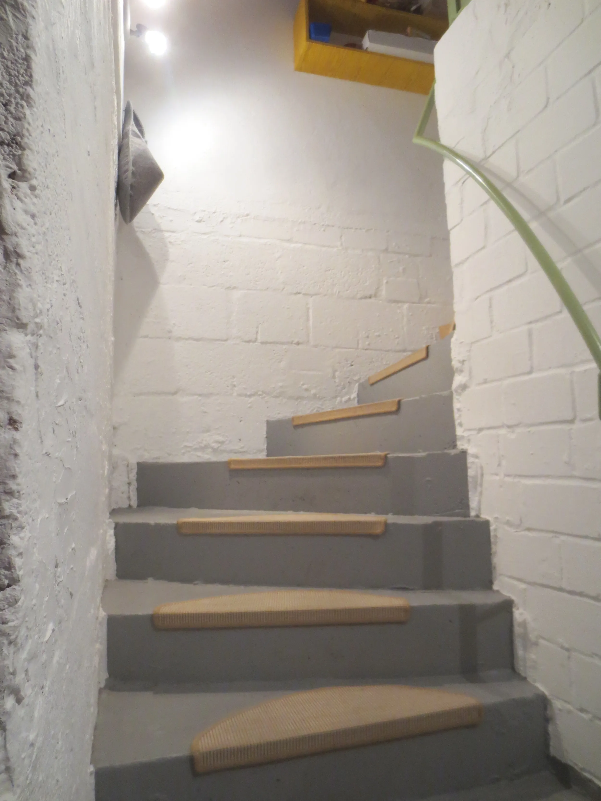 0913-27 Kellertreppe