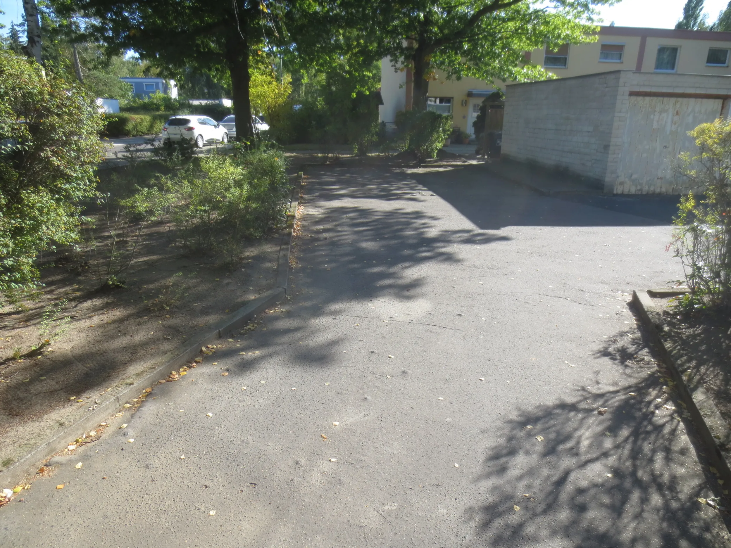 0913-10 Stellplatz links