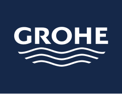 Nom de la marque GROHE avec trois lignes ondulées blanches dessous sur un fond bleu foncé.