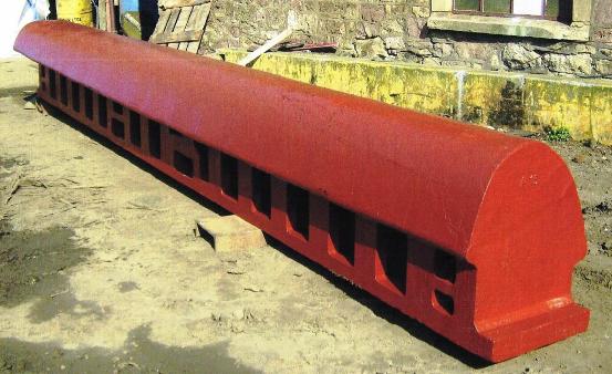 Cast aircraft wing form tool in wear-resistant material