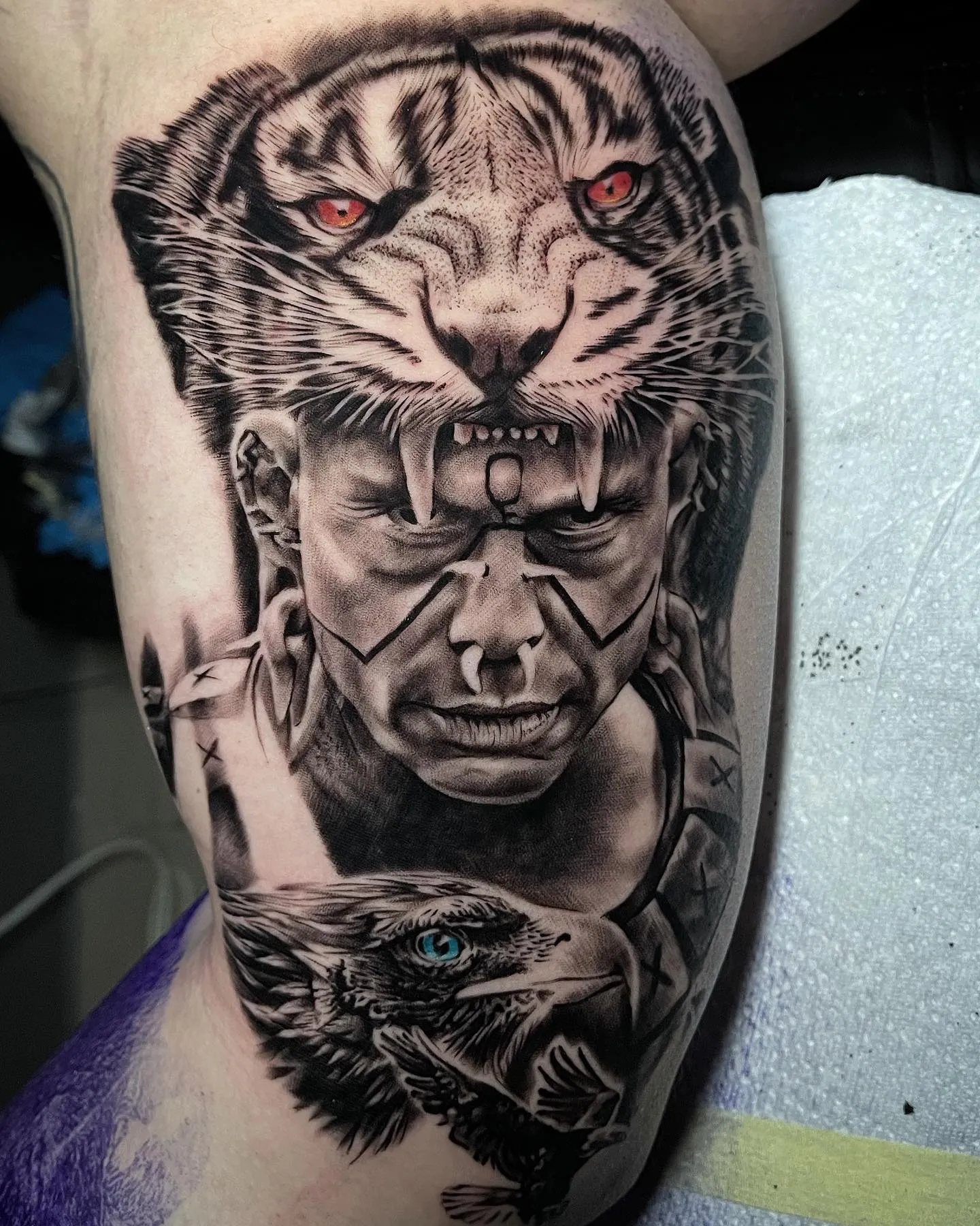Löwen Cover-up Tattoo auf Schulter - INK SOCIETY KIEL