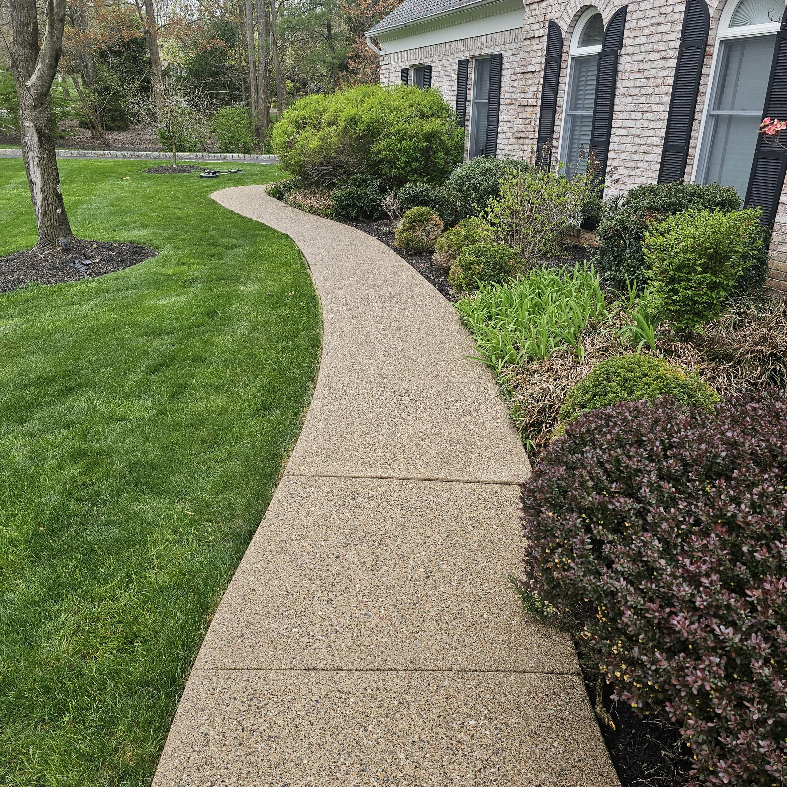 Refreshed front yard with manicured lawn and mulched beds by M&C in New Jersey
