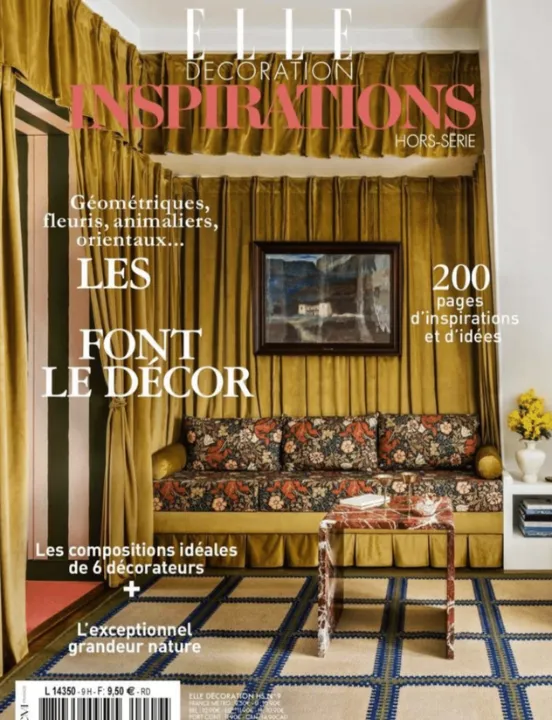 Couverture du hors-série Elle Décoration Inspirations, avec une alcôve tendue de velours moutarde, une banquette à motifs floraux et une table en marbre rouge.