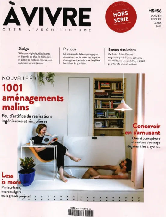 Couverture du hors-série n°56 d'À Vivre, janvier-mars 2023, montrant un intérieur malin où une femme lit près d'une baignoire intégrée au plancher.