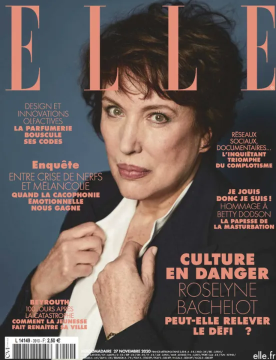 Couverture du magazine Elle du 27 novembre 2020, avec en une Roselyne Bachelot en veste sombre et chemise blanche sur fond bleu.