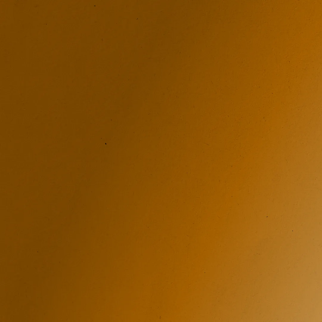 Aplat de couleur orange ocre légèrement dégradé, sans motif