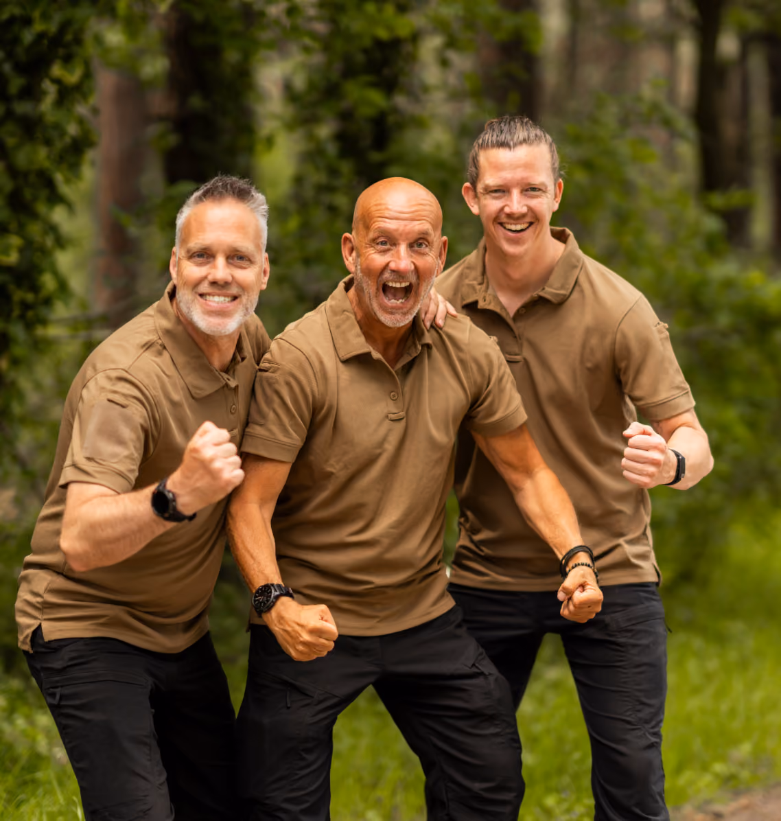 Deelnemers aan een NEXUS-leiderschapstraining in de buitenlucht
