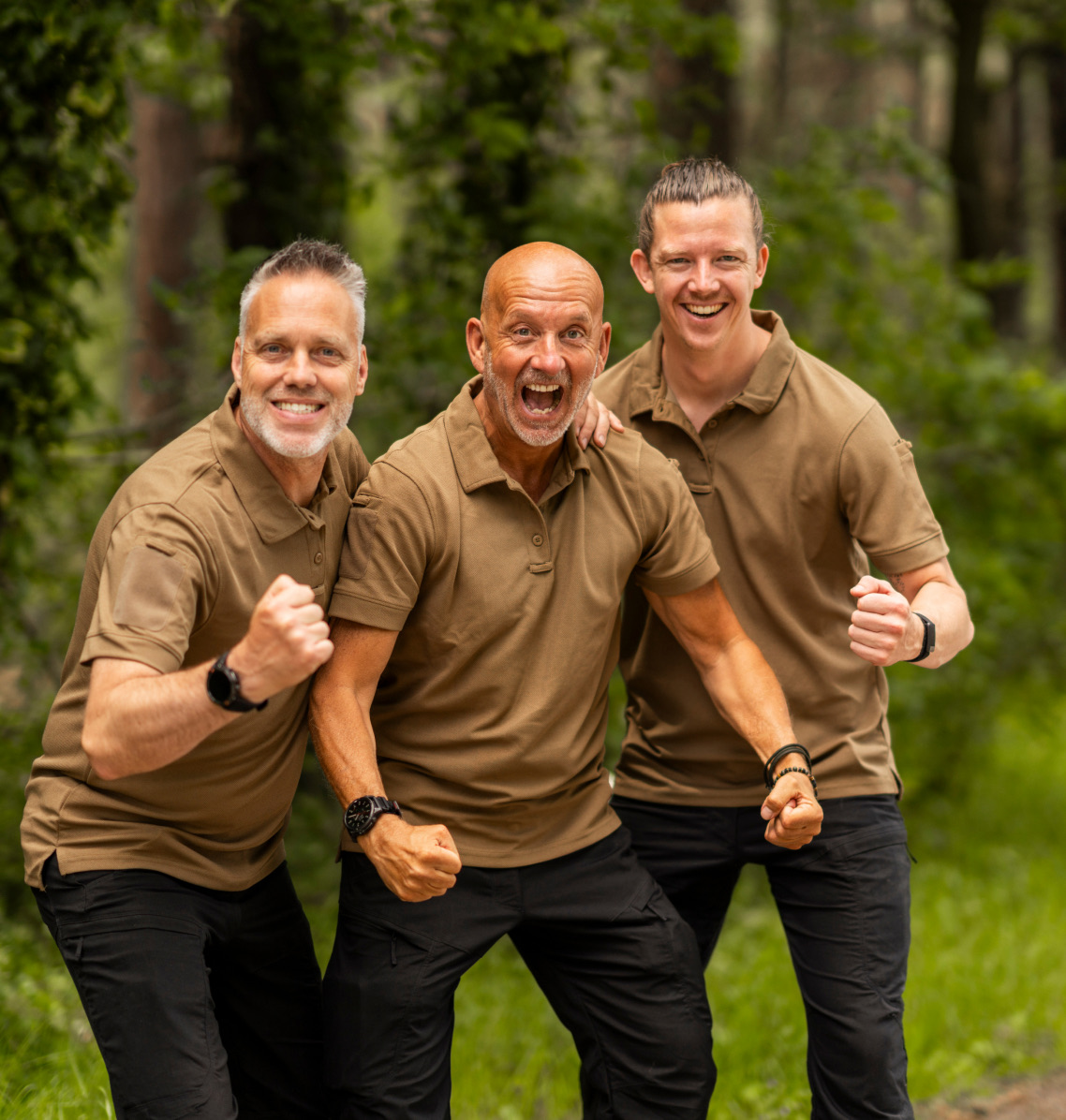 Deelnemers aan een NEXUS-leiderschapstraining in de buitenlucht