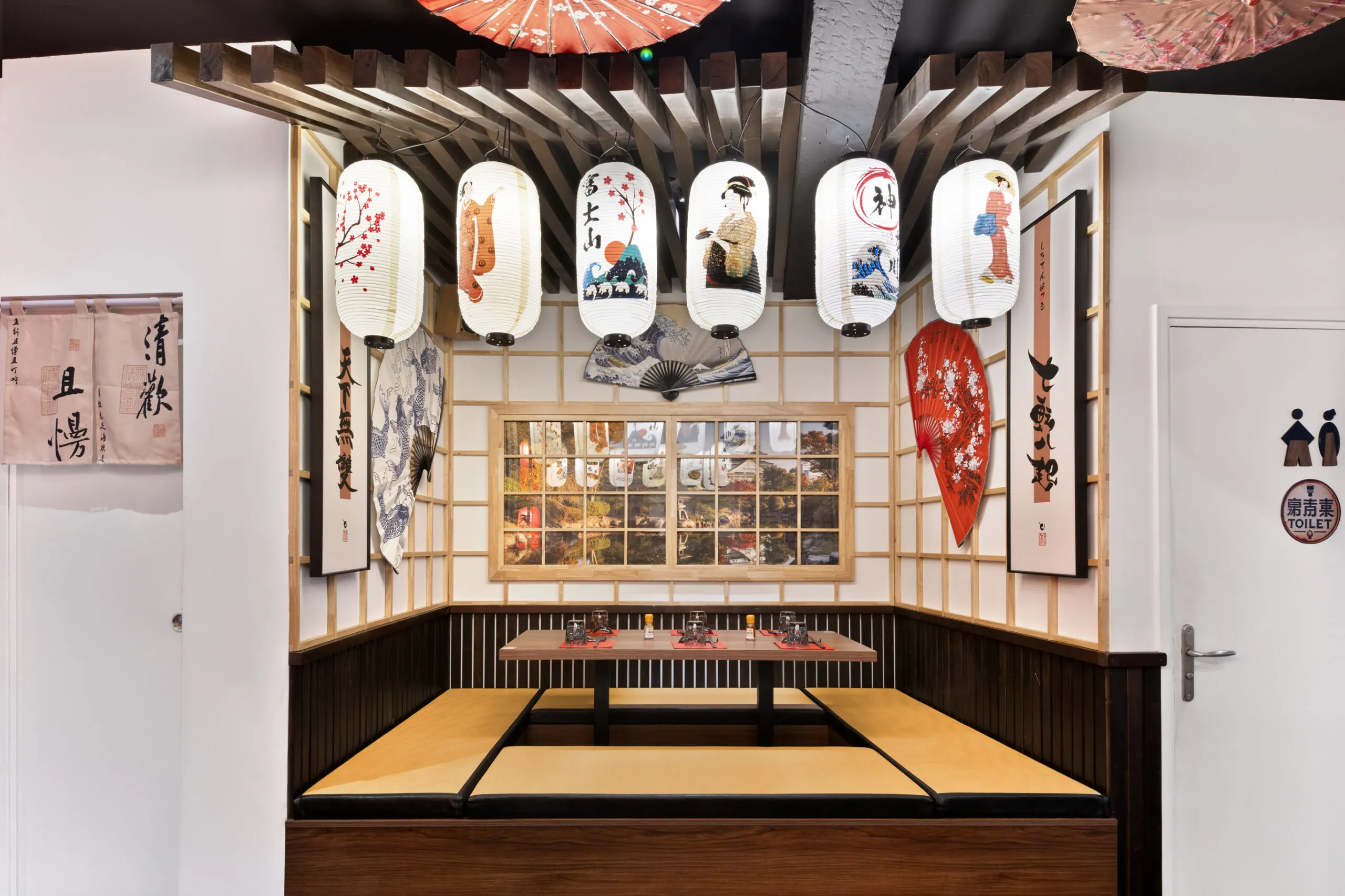 Salle de restaurant japonais aménagée par Imagine Conception à Toulouse