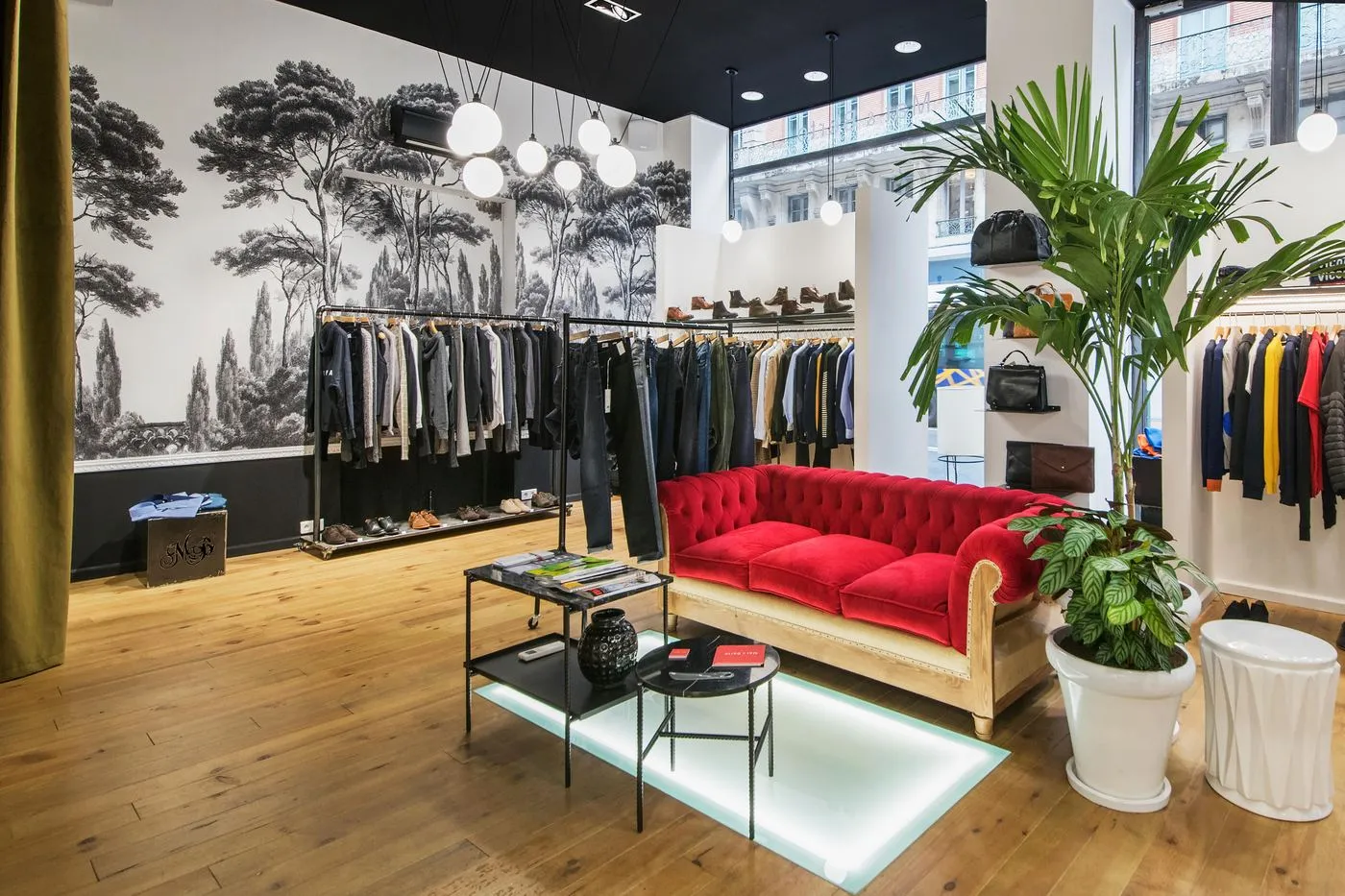Boutique de prêt-à-porter agencée rue de Metz à Toulouse, papier peint panoramique