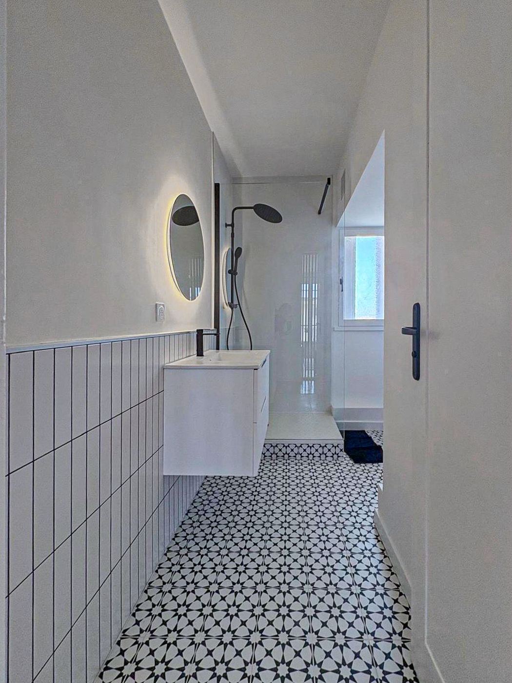 Rénovation d'un appartement ouvert sur les toits, salle d'eau contemporaine, par Imagine Conception