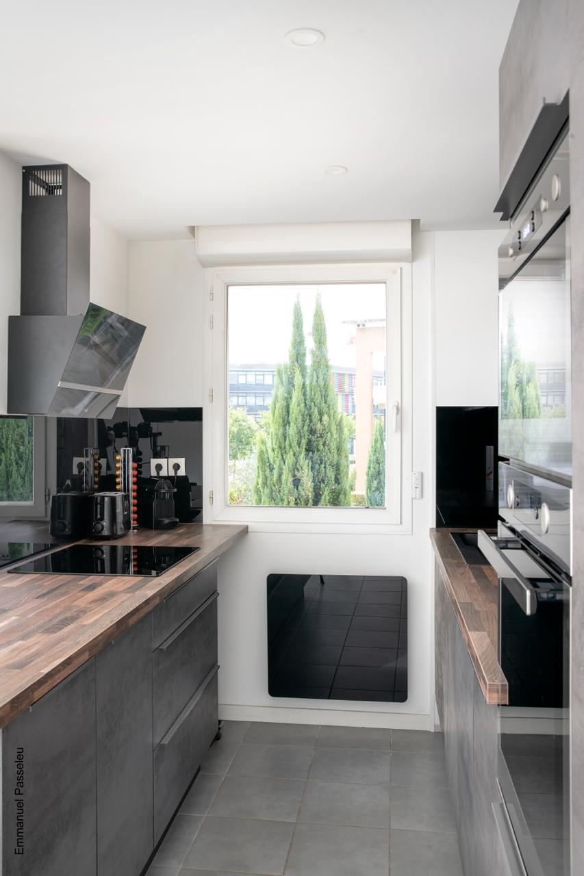 Rénovation d'un appartement, coin cuisine ouvert sur l'extérieur, par Imagine Conception