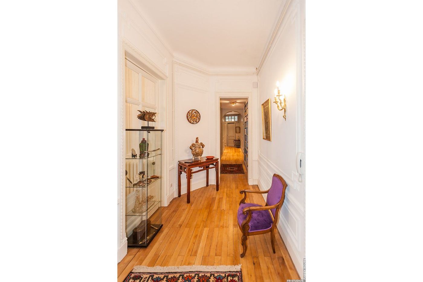 Rénovation d'un appartement de caractère, entrée et parquet d'origine, par Imagine Conception