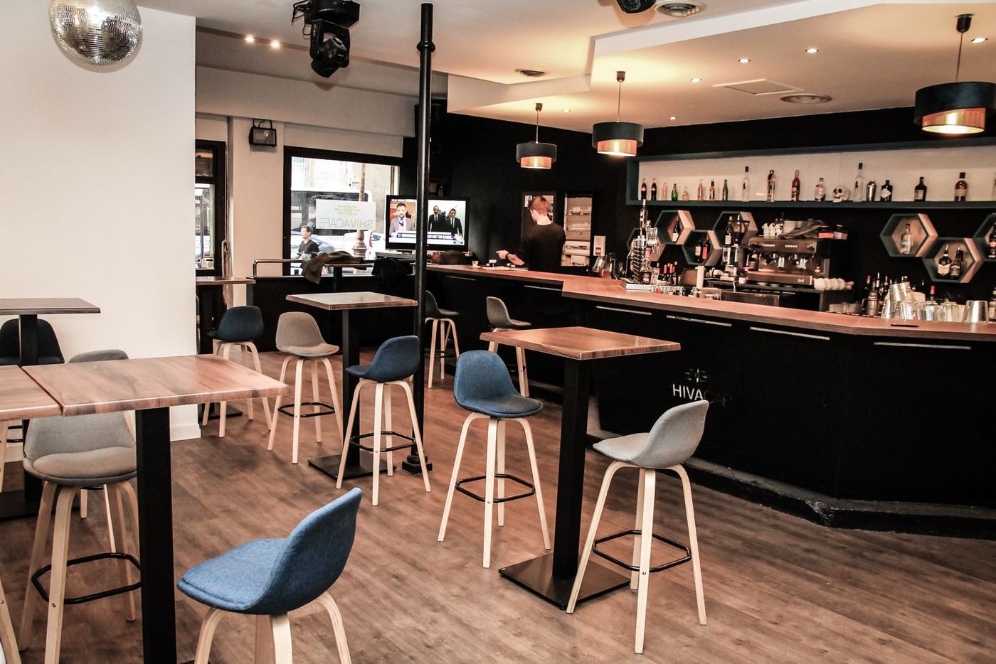 Aménagement du Shiva Café, salle et bar, par Imagine Conception