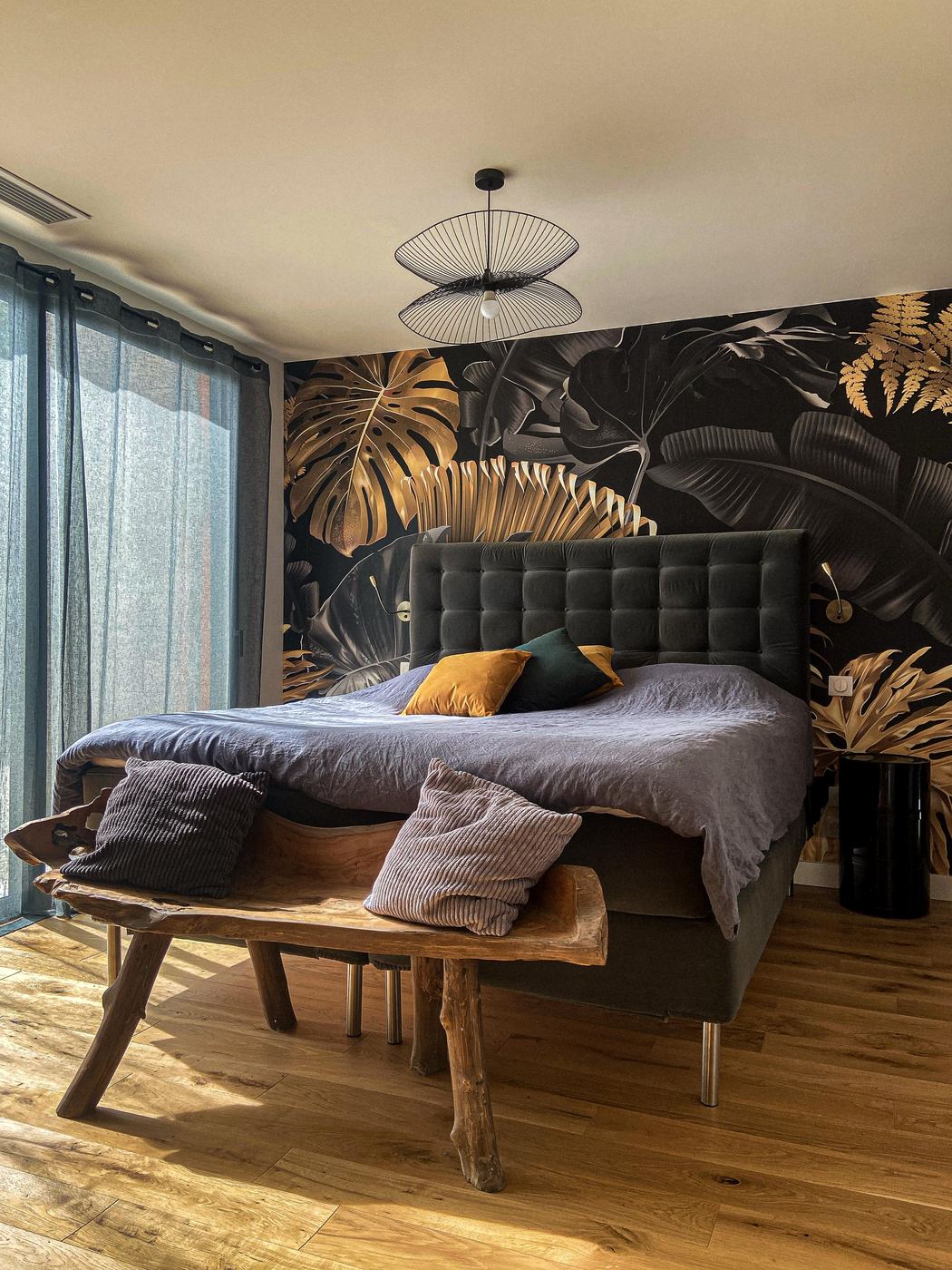 Rénovation complète d'une maison contemporaine, chambre avec papier peint tropical, par Imagine Conception