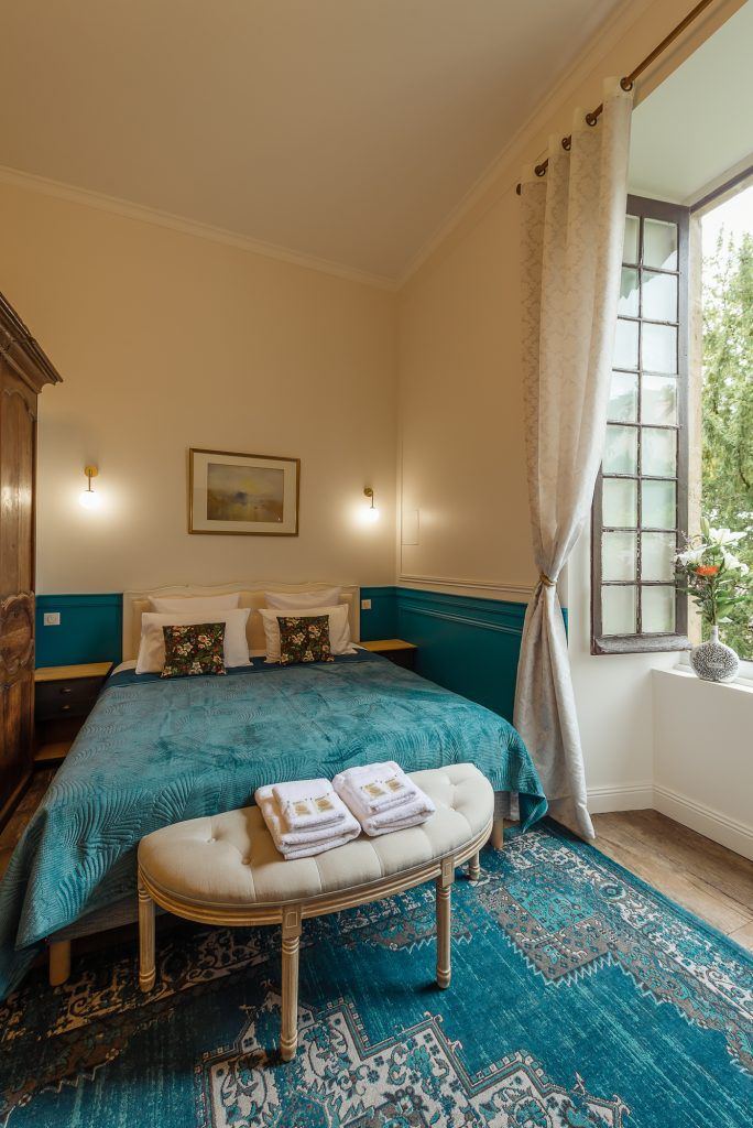 Rénovation d'un manoir et de ses chambres d'hôtes, chambre bleue, par Imagine Conception
