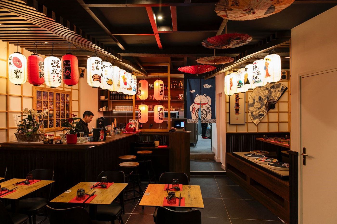 Agencement du restaurant Aishi Ramen, perspective de la salle et lanternes, par Imagine Conception
