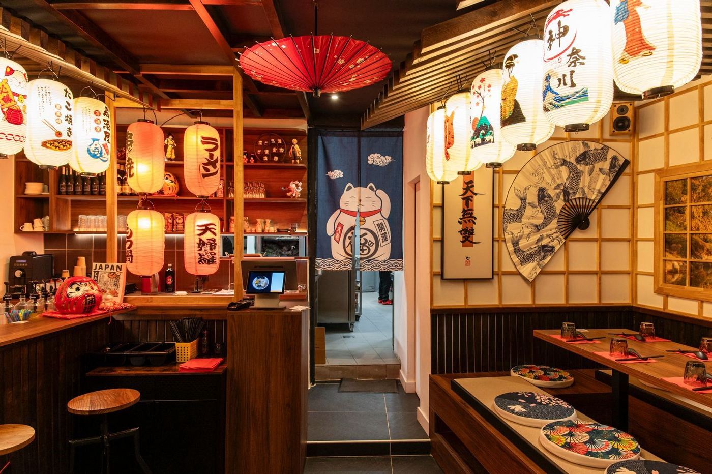 Agencement du restaurant Aishi Ramen, comptoir et décor japonais, par Imagine Conception