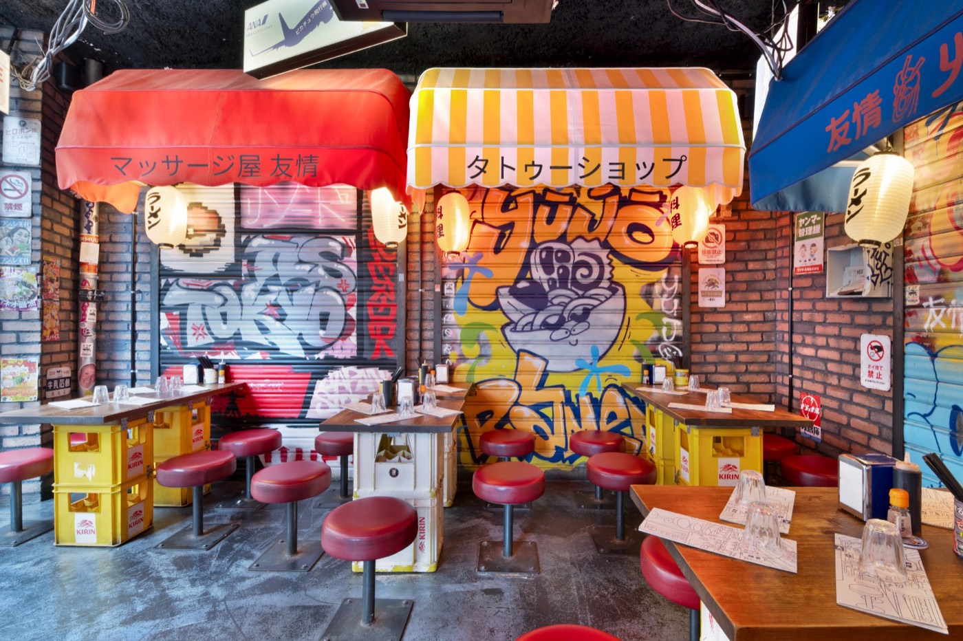 Agencement du restaurant Yujo Ramen au Capitole, salle et façades de ruelle japonaise, par Imagine Conception