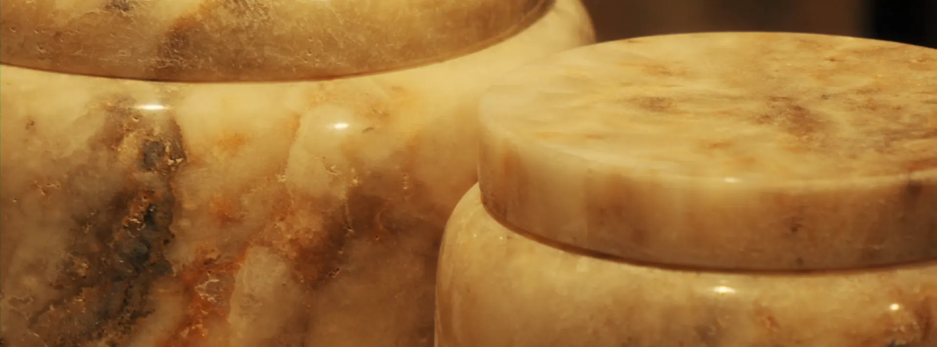Close-up van gepolijste onyx objecten