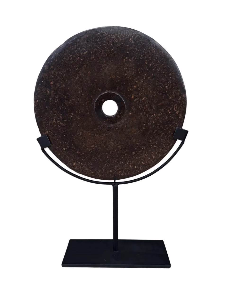 Rawi marble disc on stand (20 cm) brown