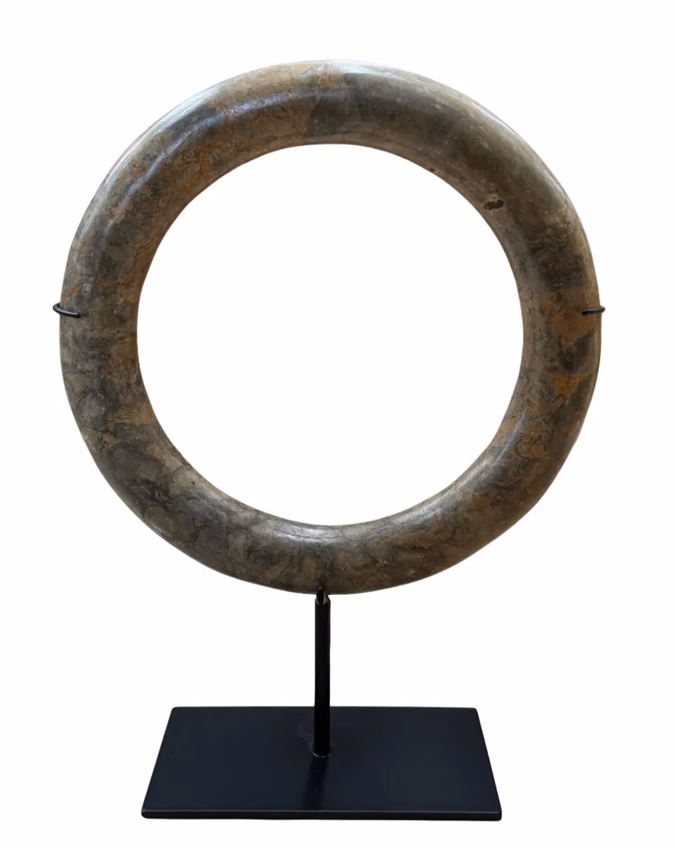 Carak marble ring on stand sedang 30 cm