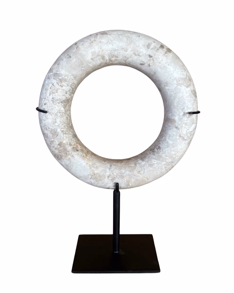 Hanua marble ring on stand kecil 20 cm