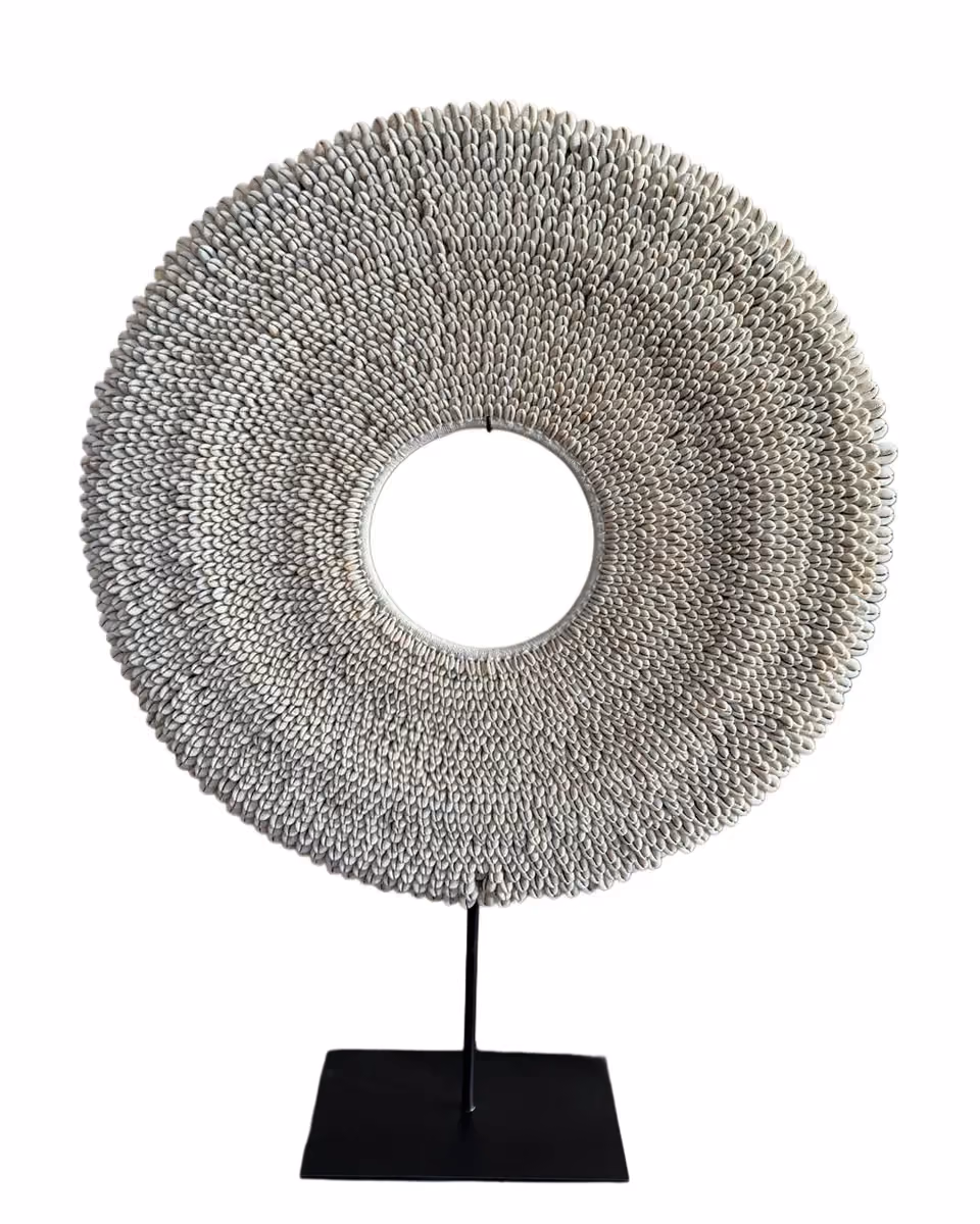 Papua full shell necklace on stand natural besar 60 cm