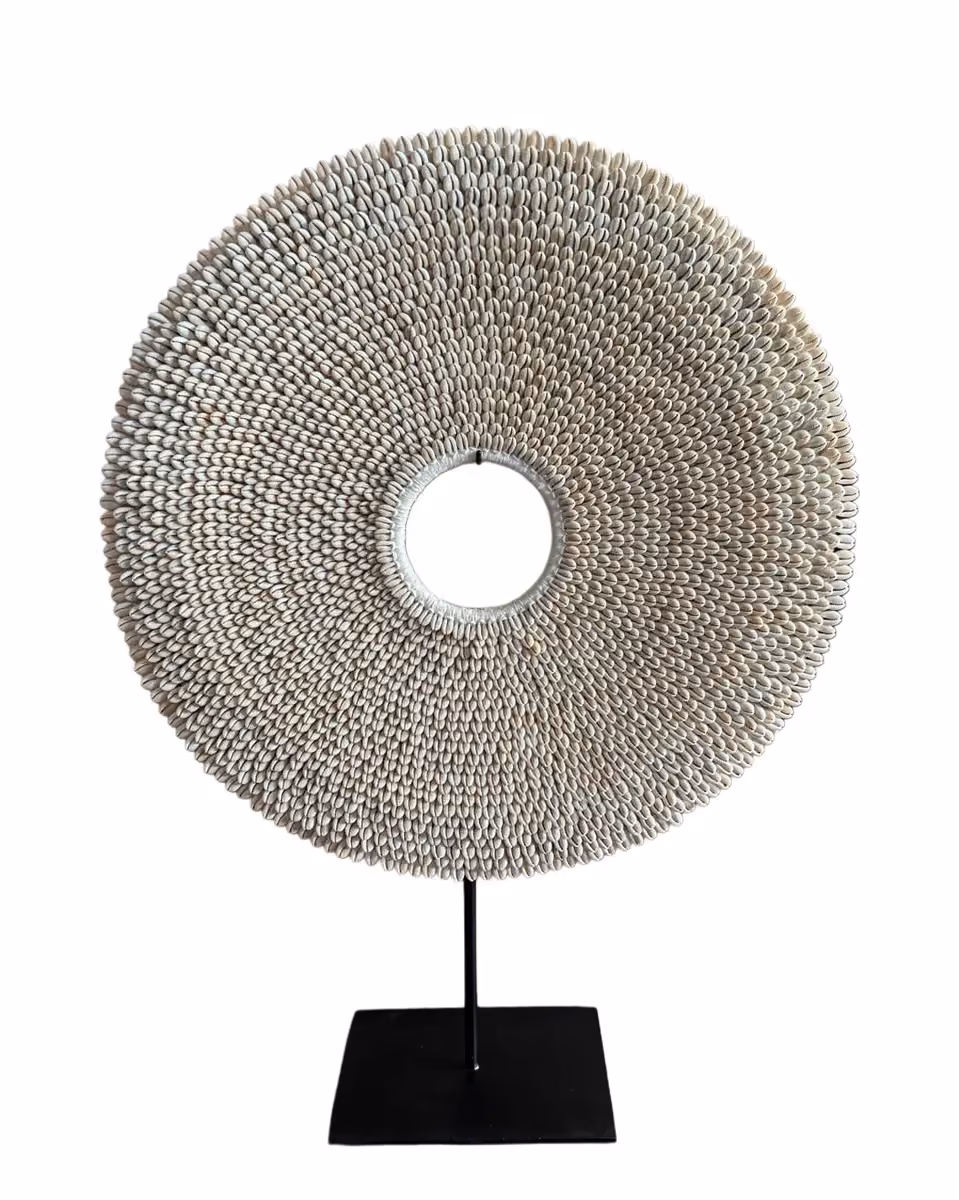 Papua full shell necklace on stand natural besar 50 cm