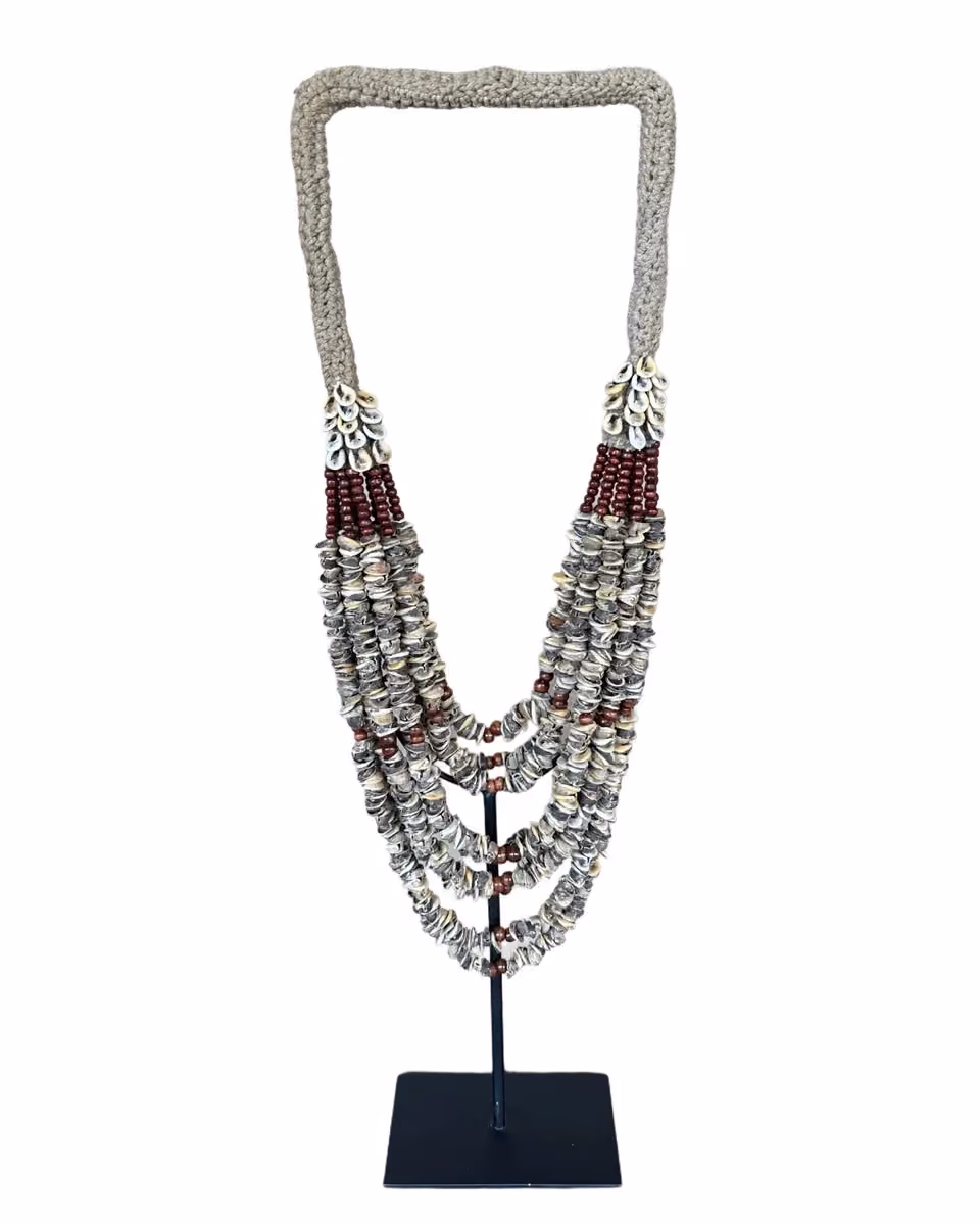 Gorari shell necklace light colour with brown
